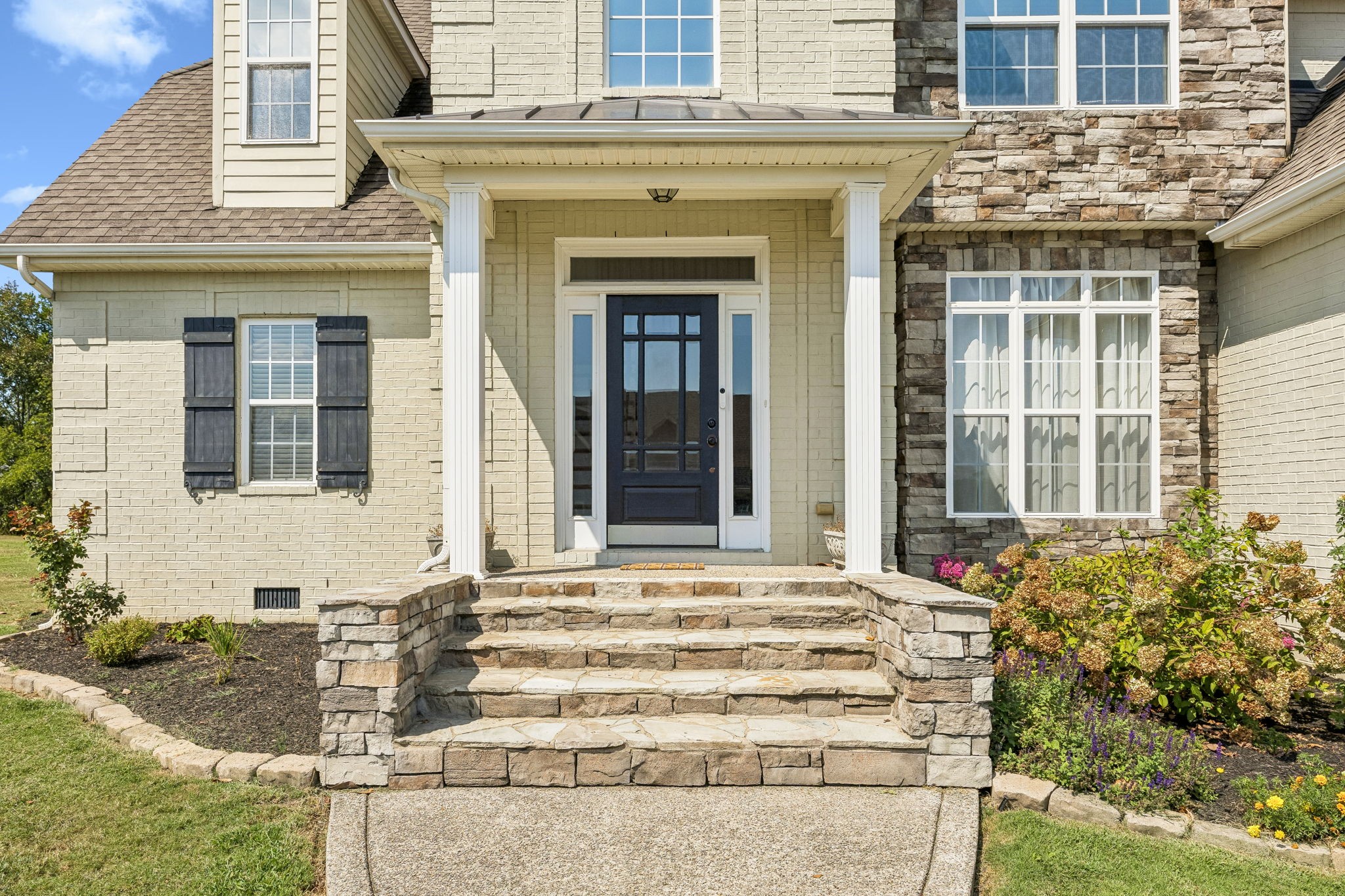 320 Creekside Dr