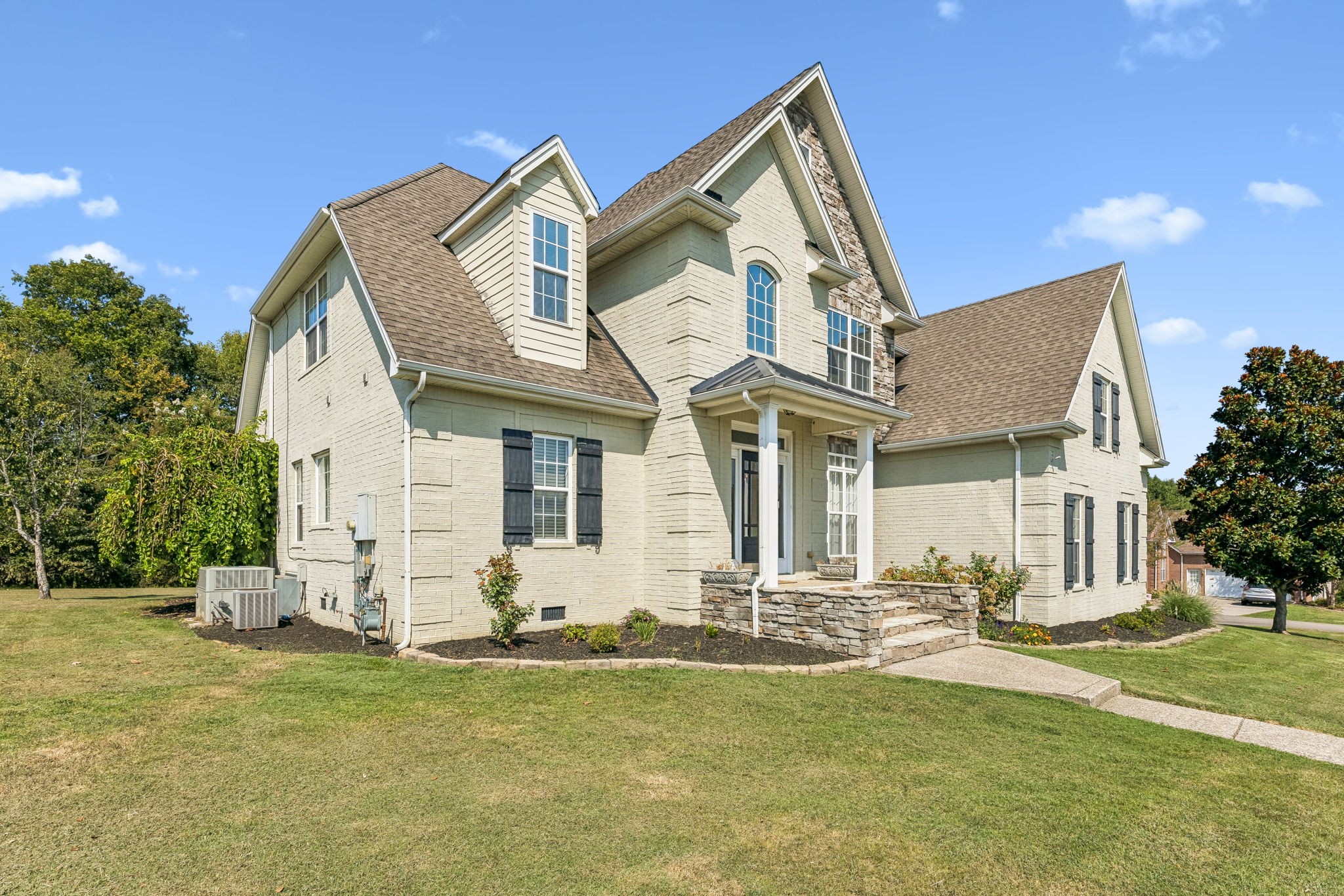 320 Creekside Dr