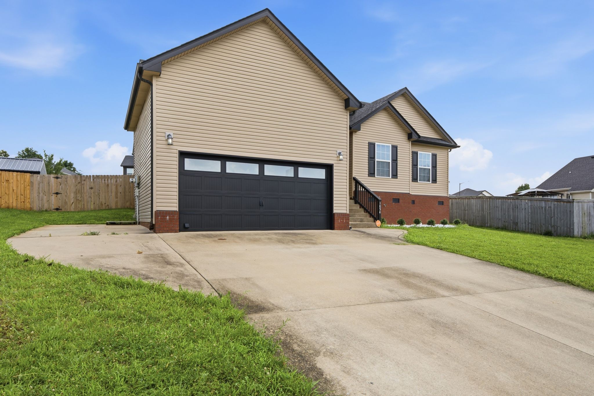 1854 Macarther Way