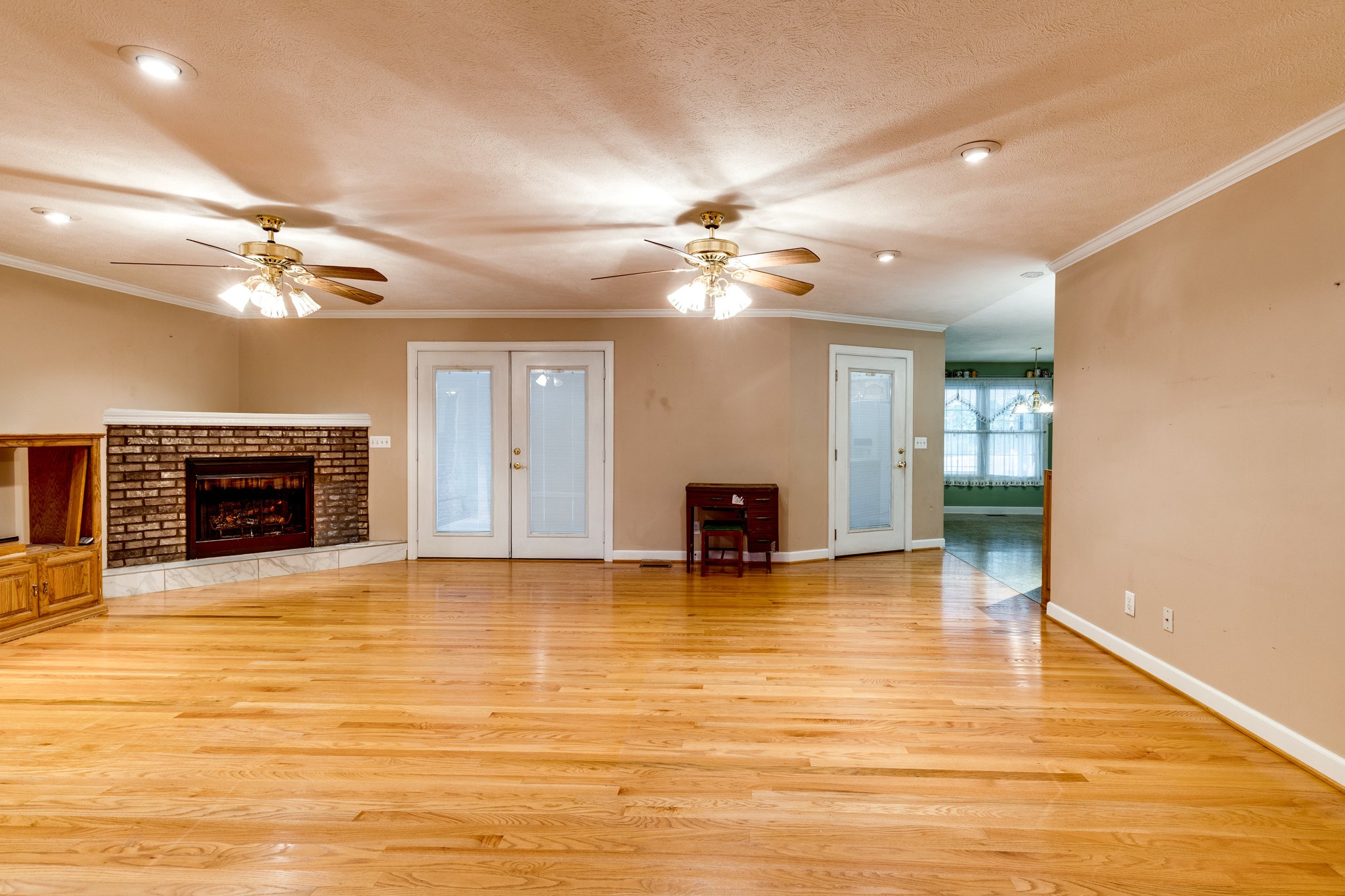 106 Parkwood Ln