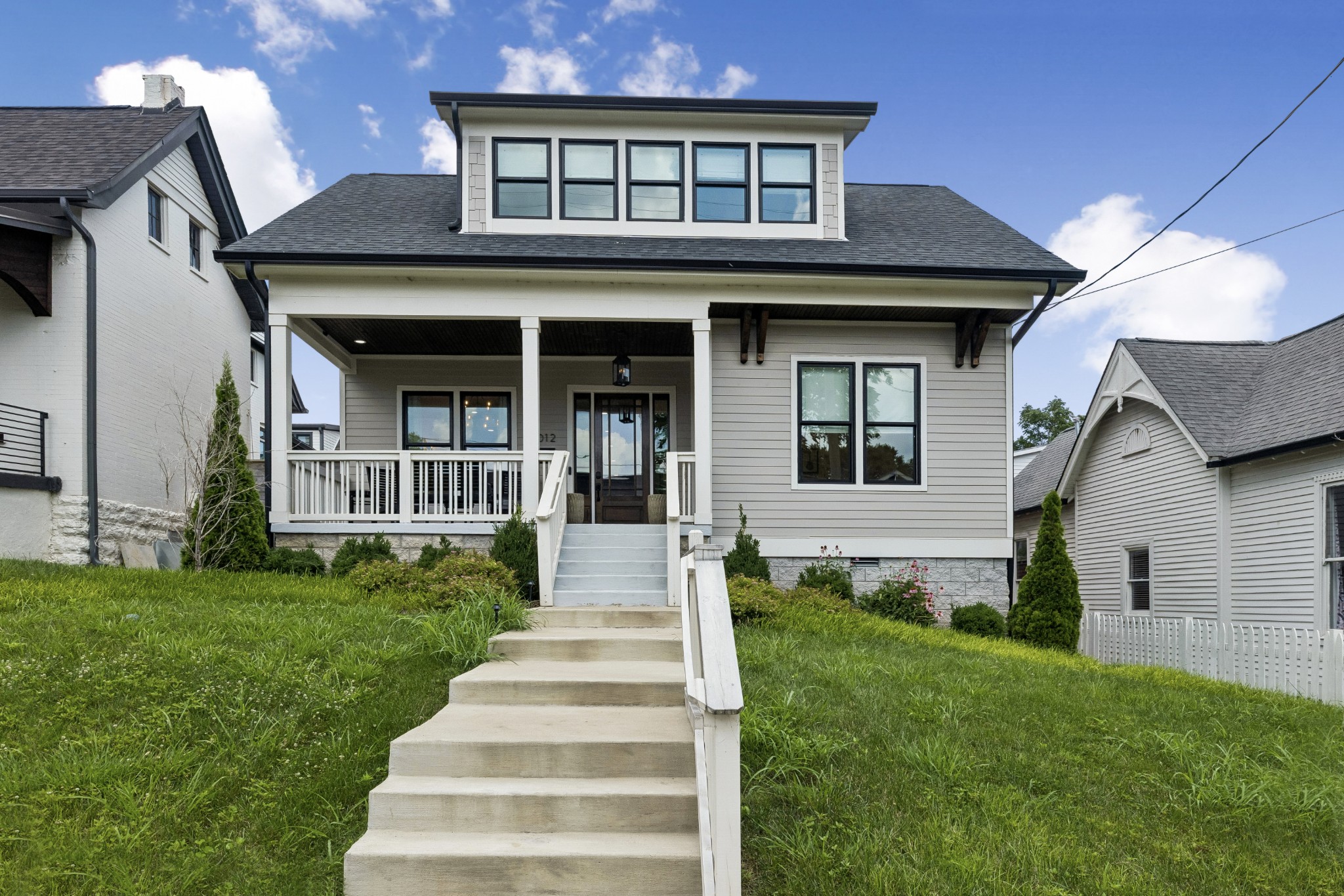 1012 Lawrence Ave