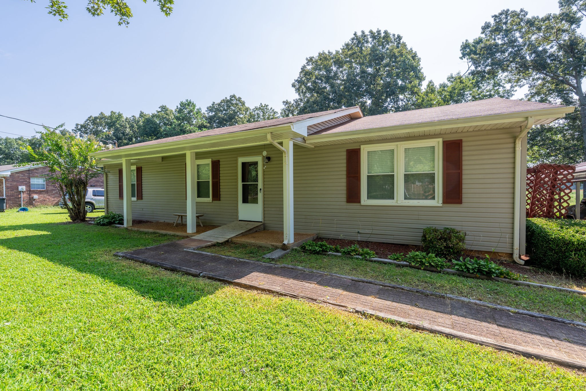 1020 Rosier Rd