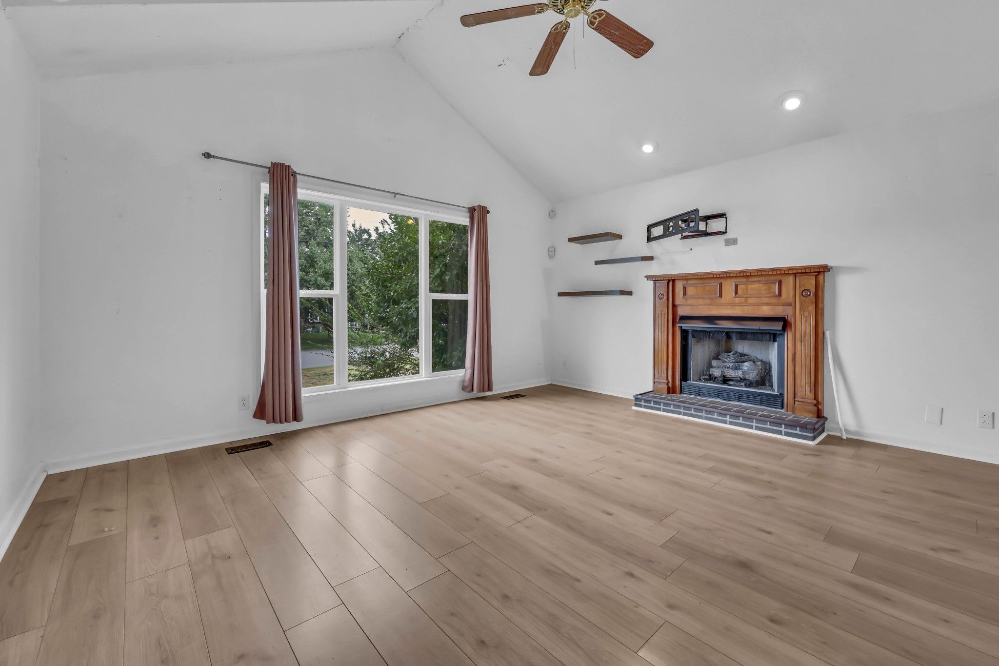 312 Broadmore Dr