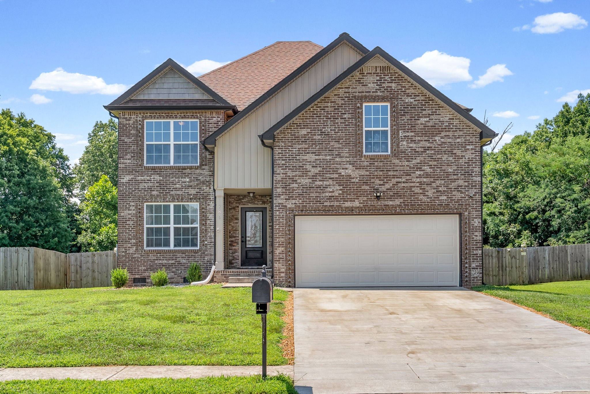 789 Banister Dr