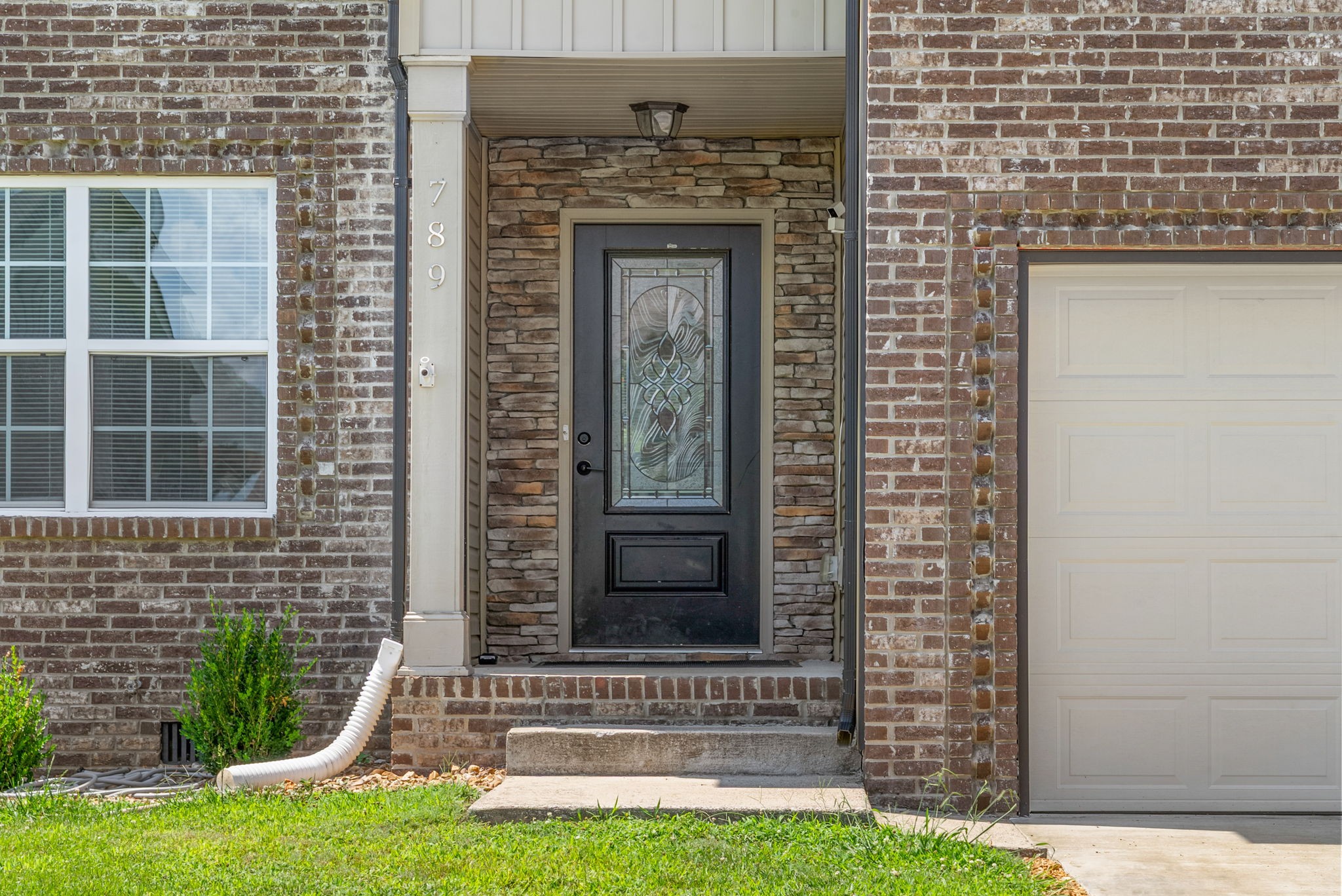 789 Banister Dr