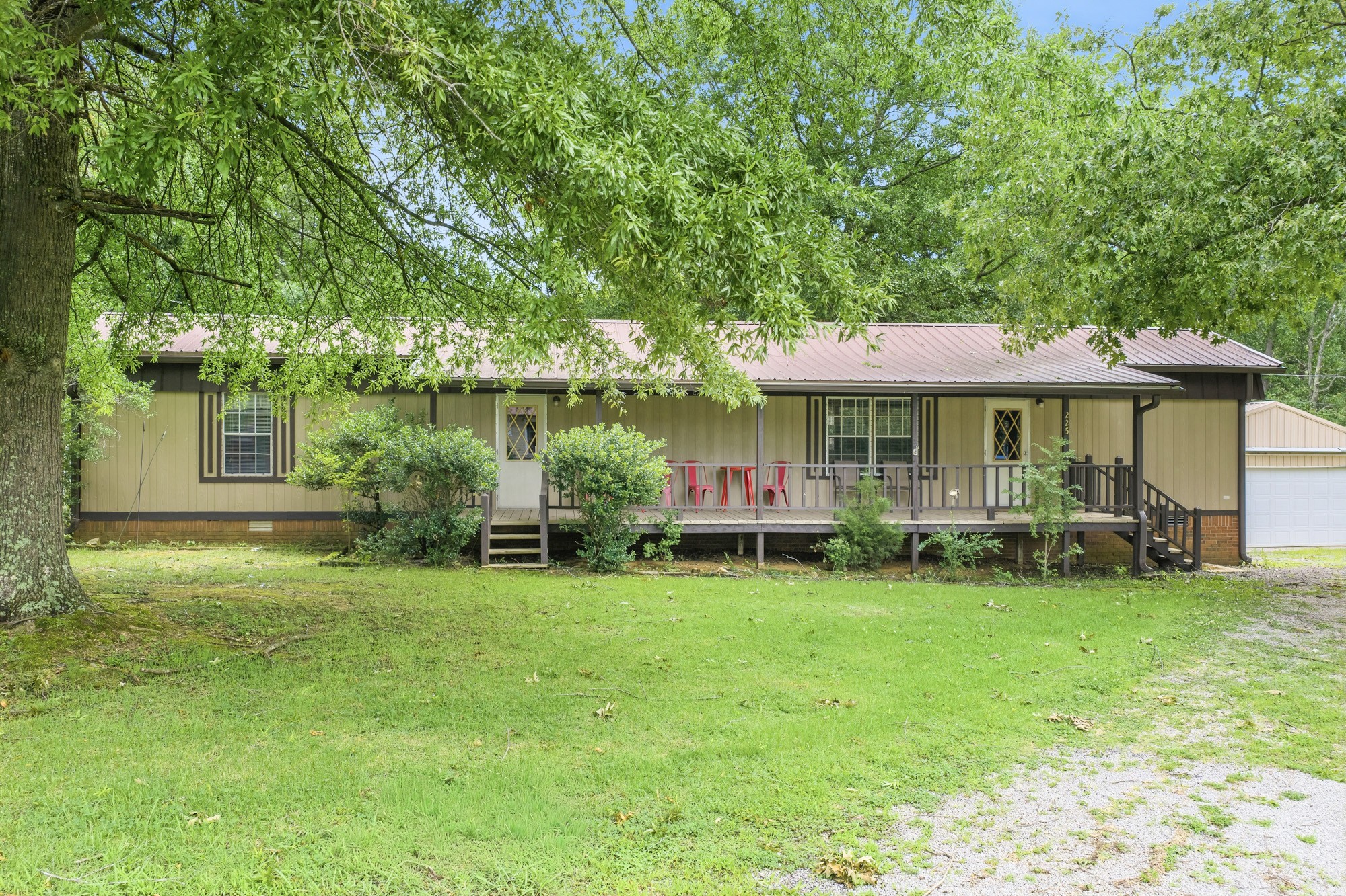 225 Pineview Dr