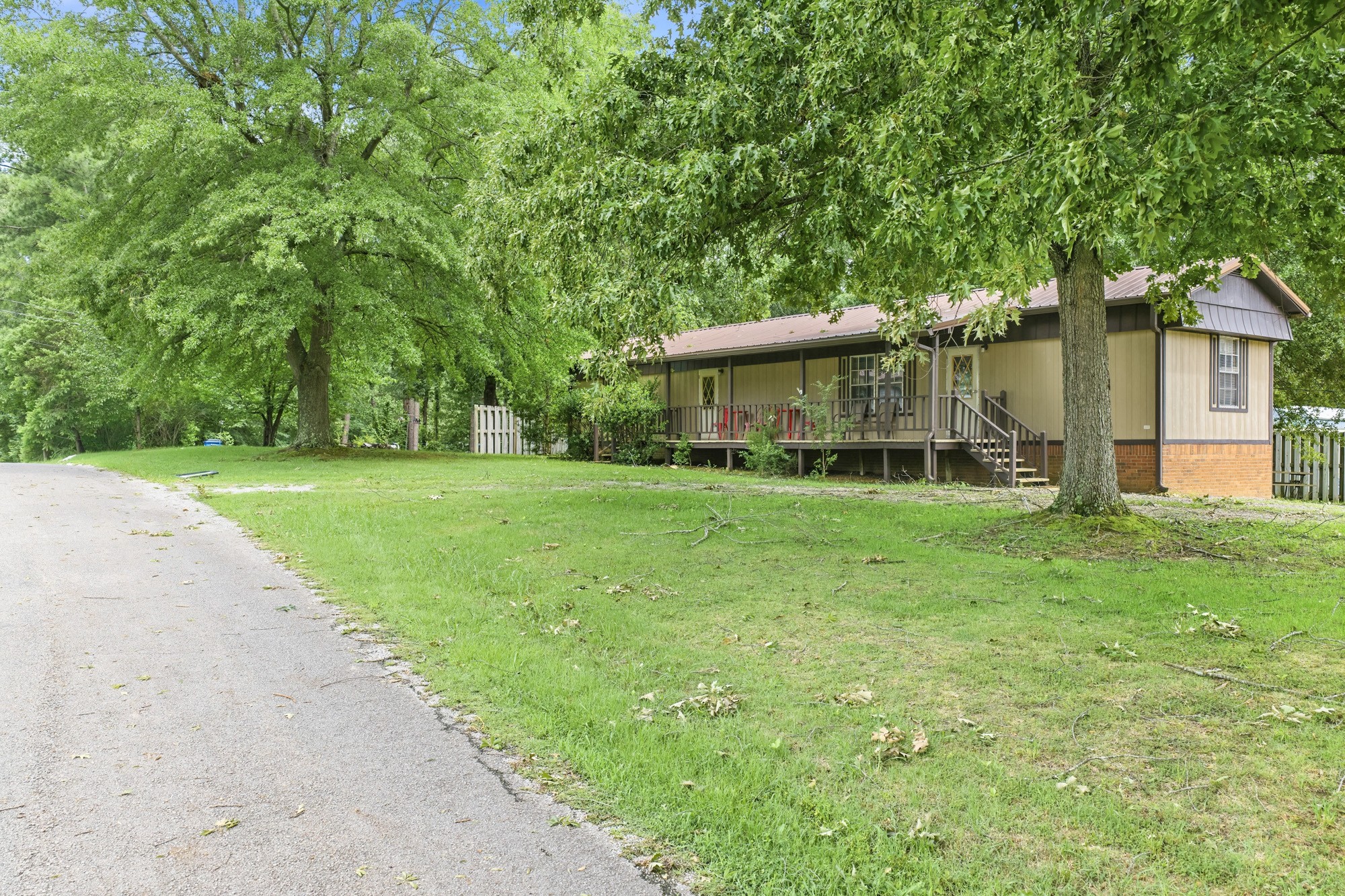 225 Pineview Dr