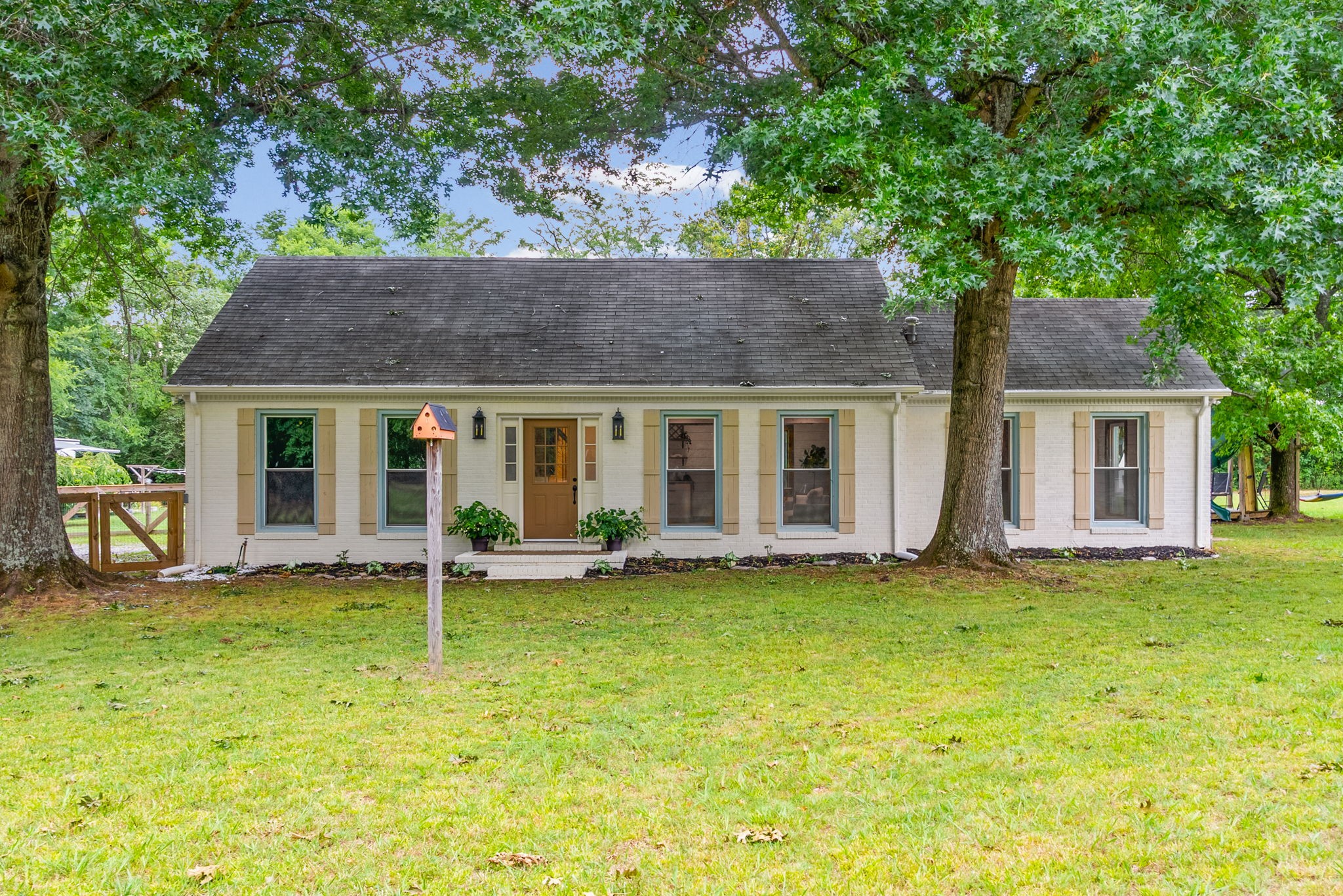 2031/2 Maple Hill Rd