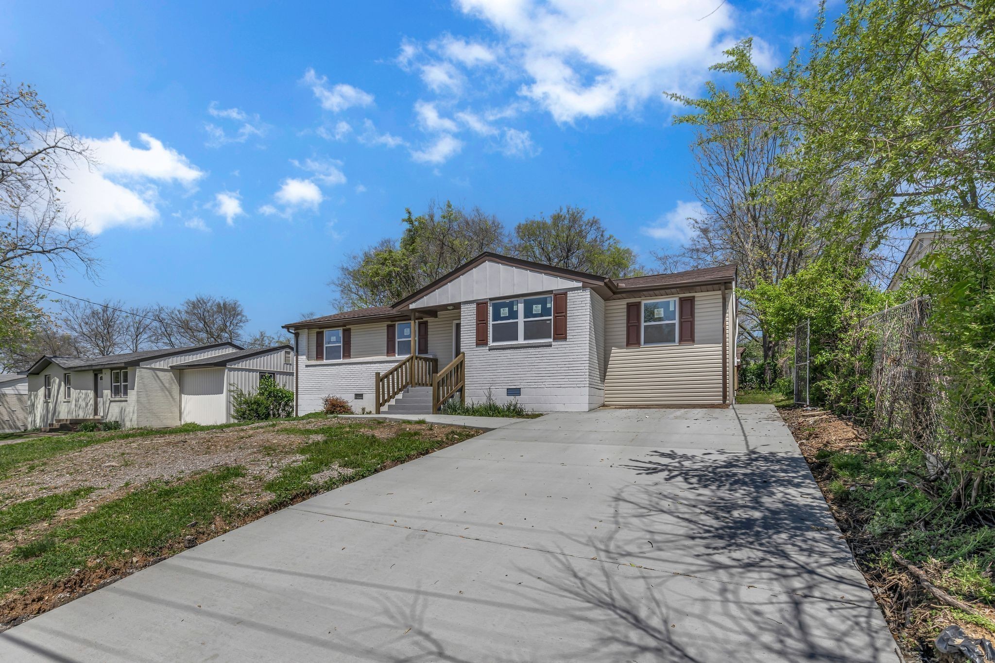 1916 Louanne Dr