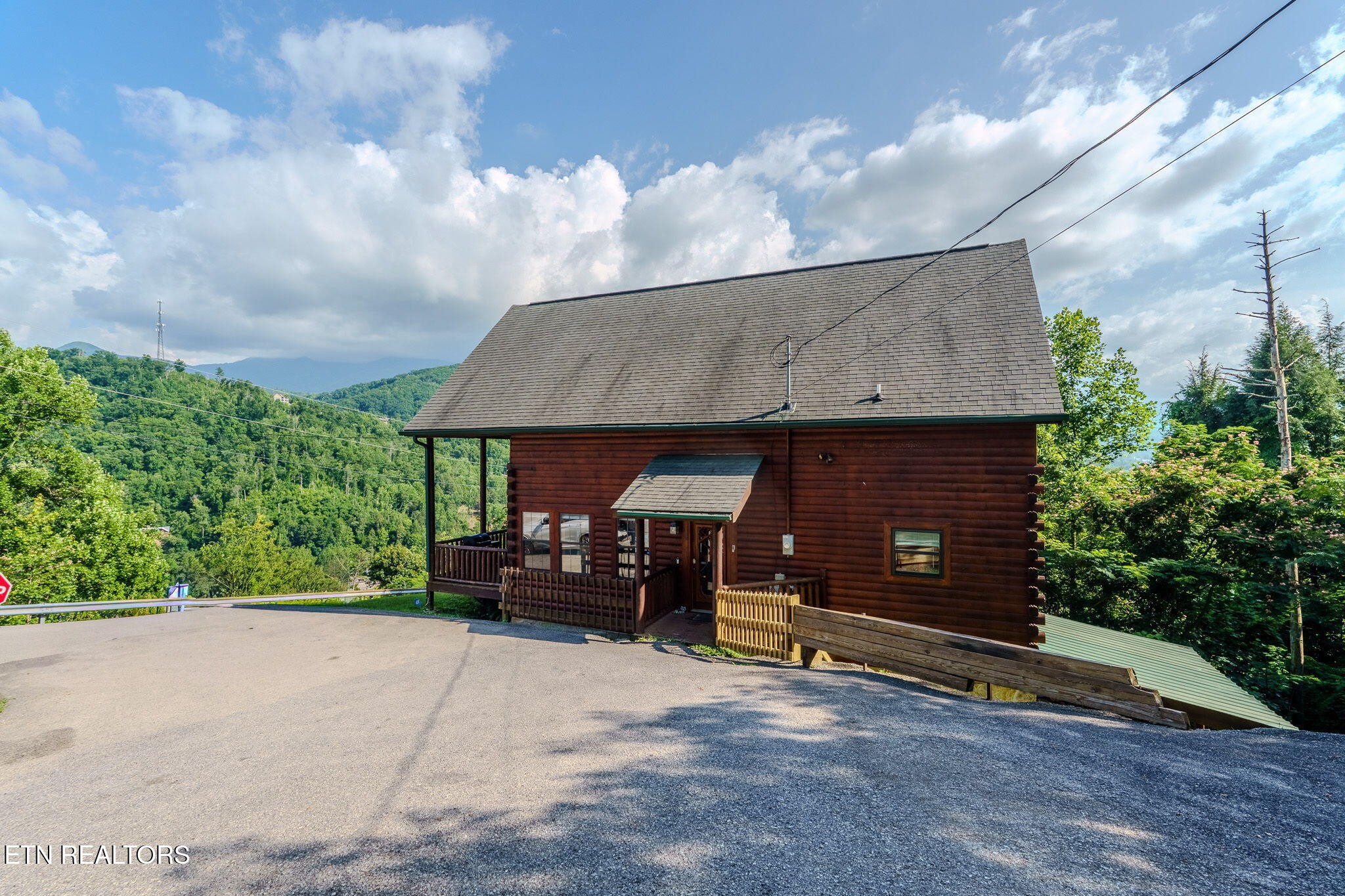 205 W Pinnacle Drive