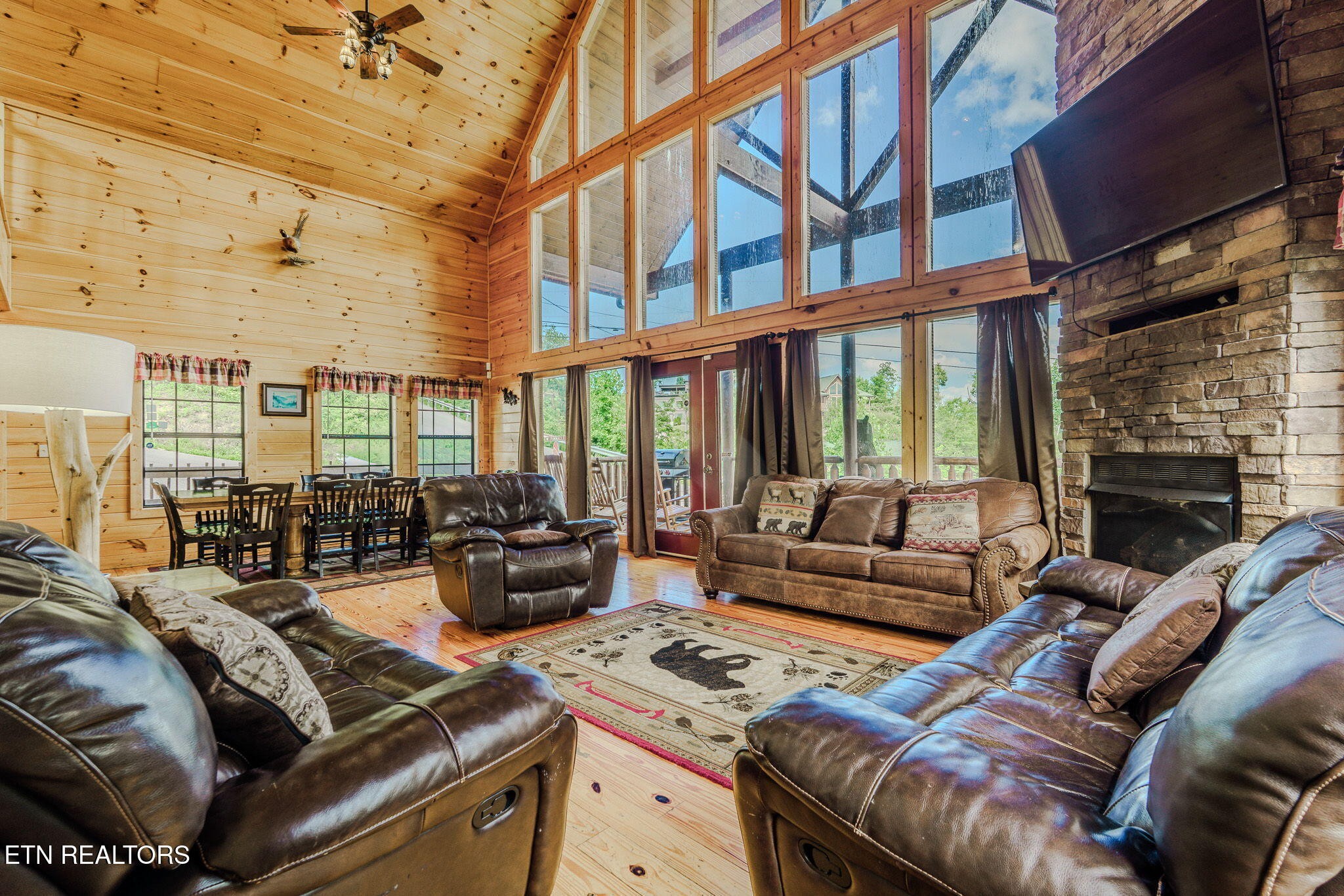 205 W Pinnacle Drive
