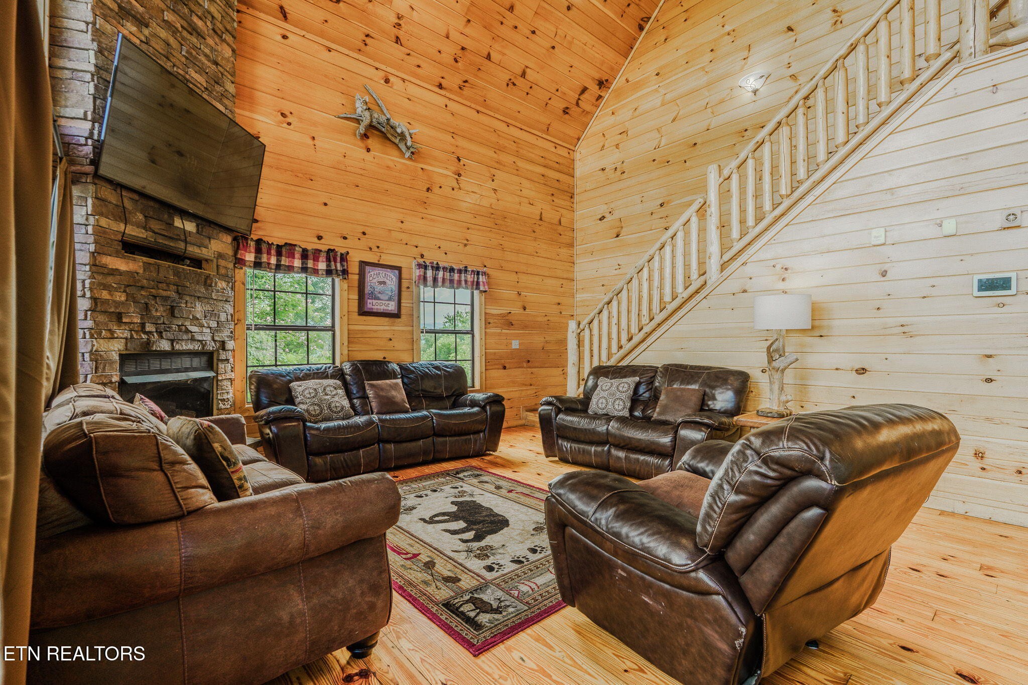 205 W Pinnacle Drive