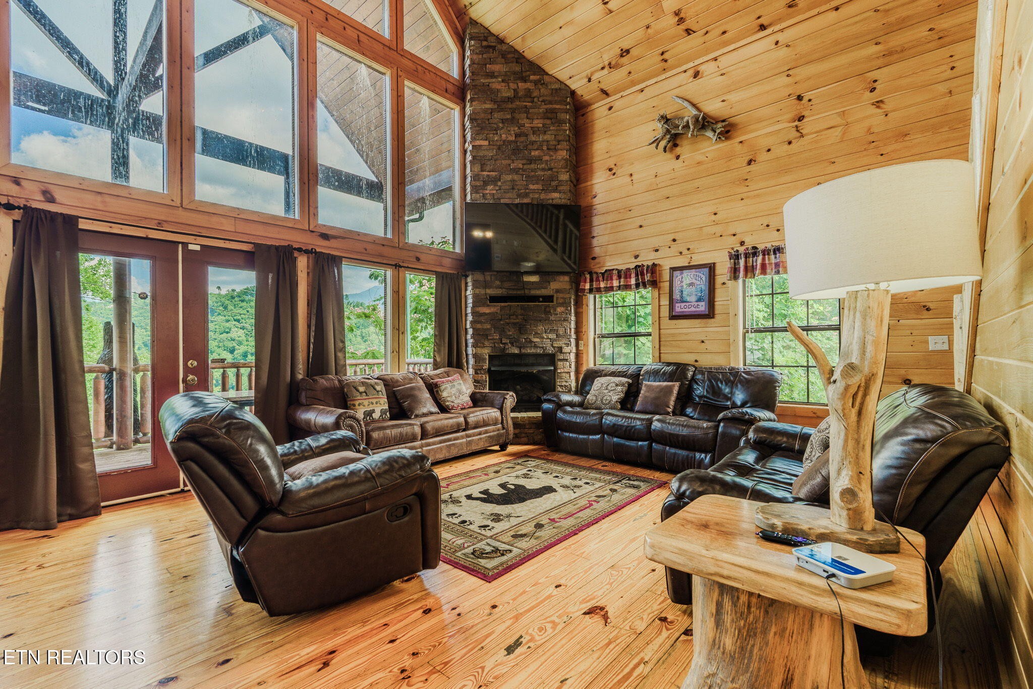 205 W Pinnacle Drive