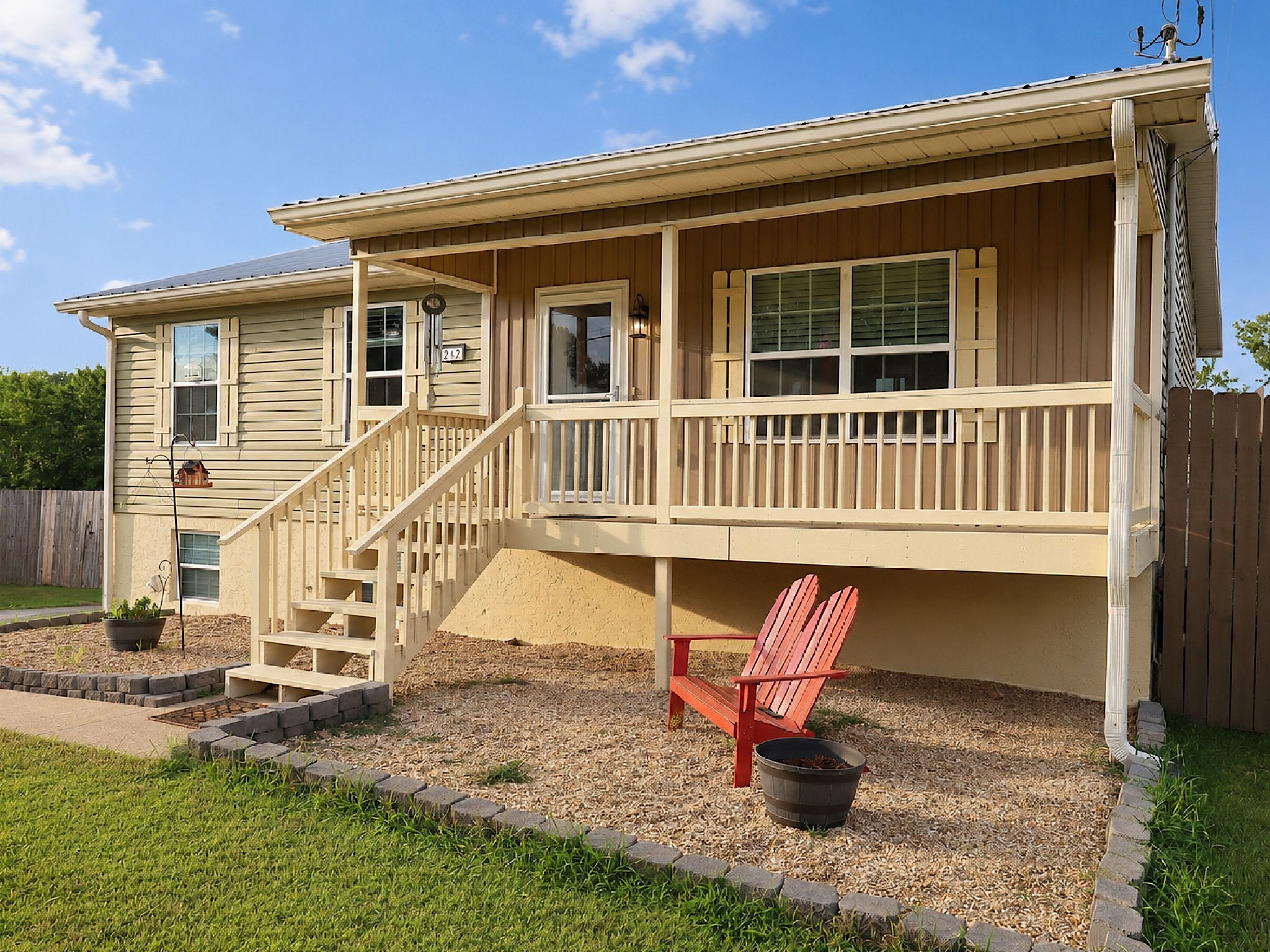 242 Thorne Cir, SE