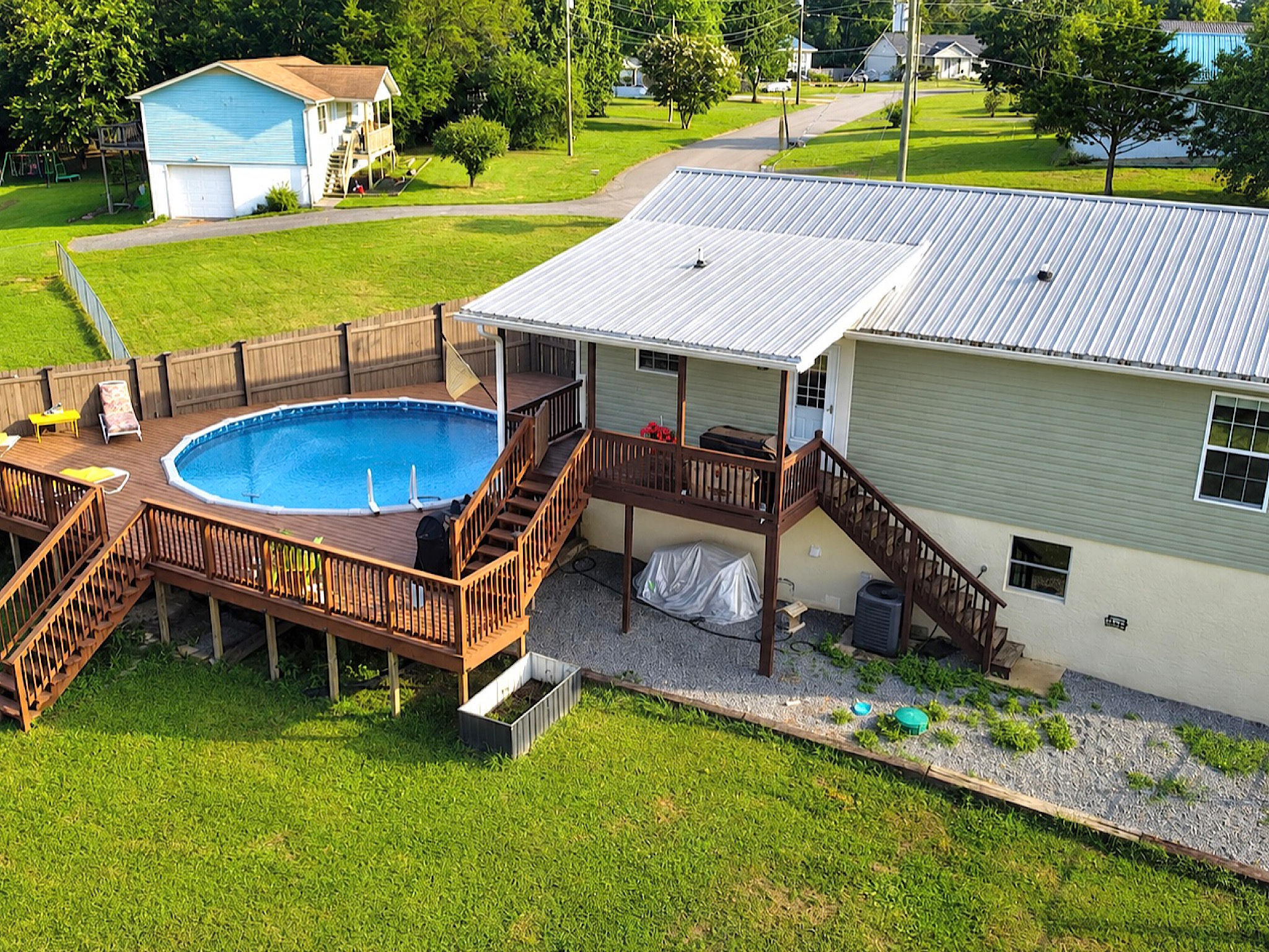 242 Thorne Cir, SE