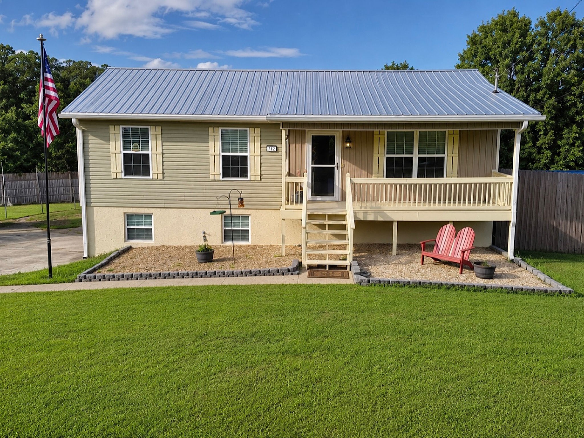 242 Thorne Cir, SE