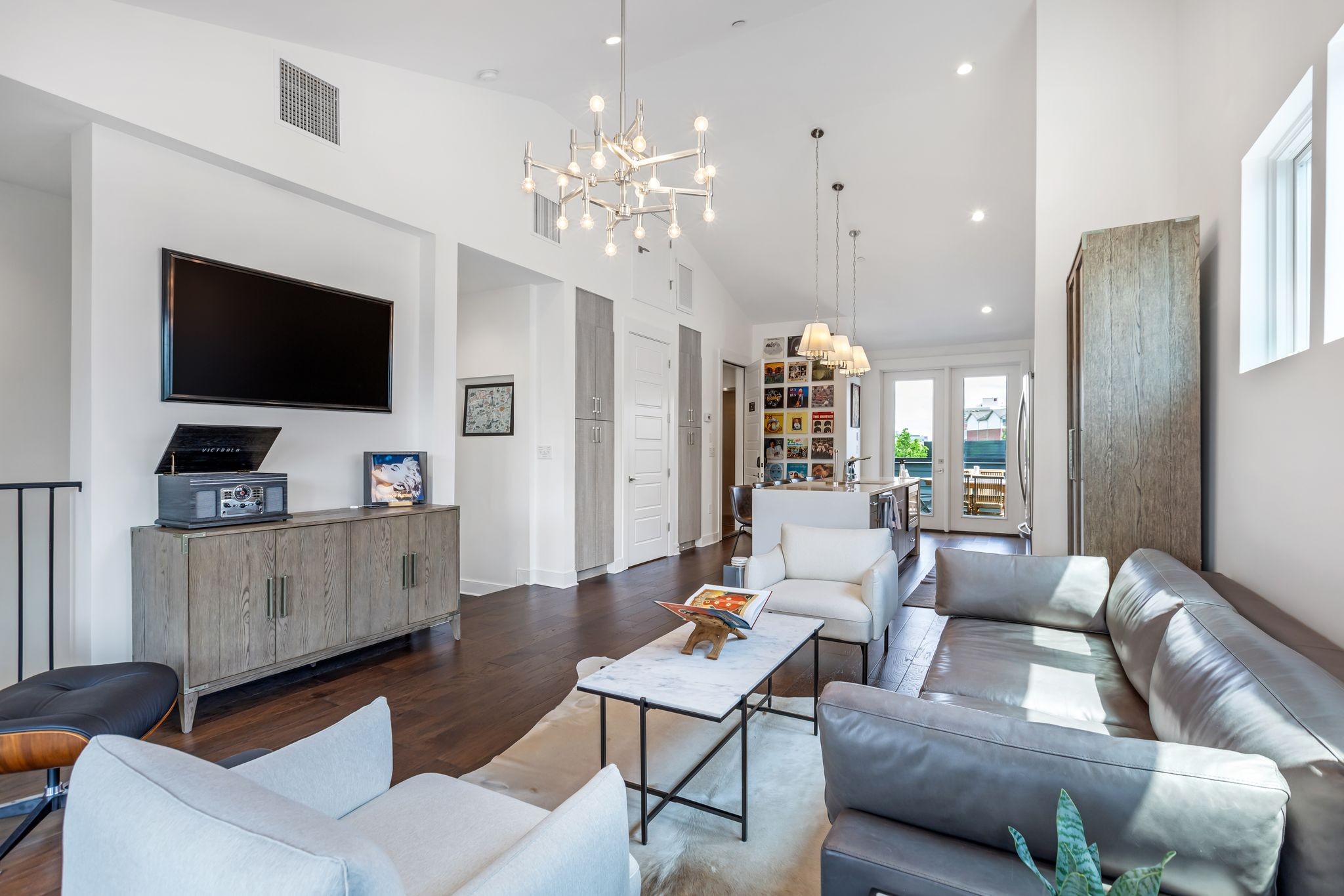 3131 Long Blvd