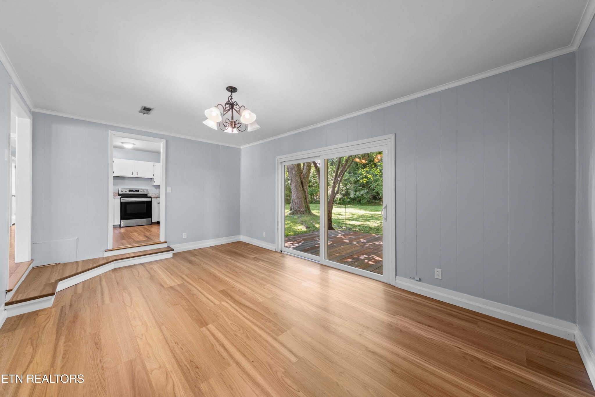 2001 Nandina Drive