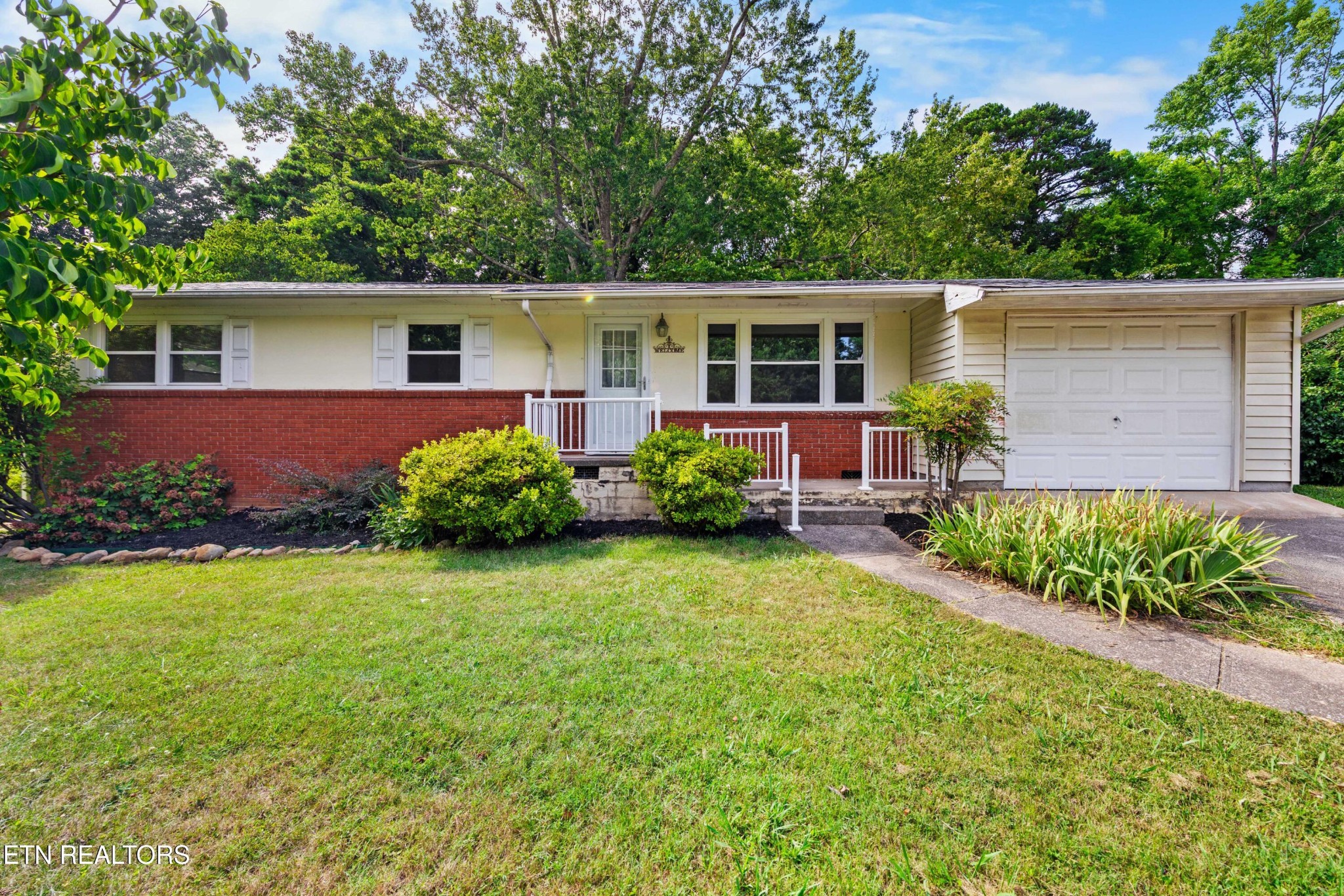 2001 Nandina Drive