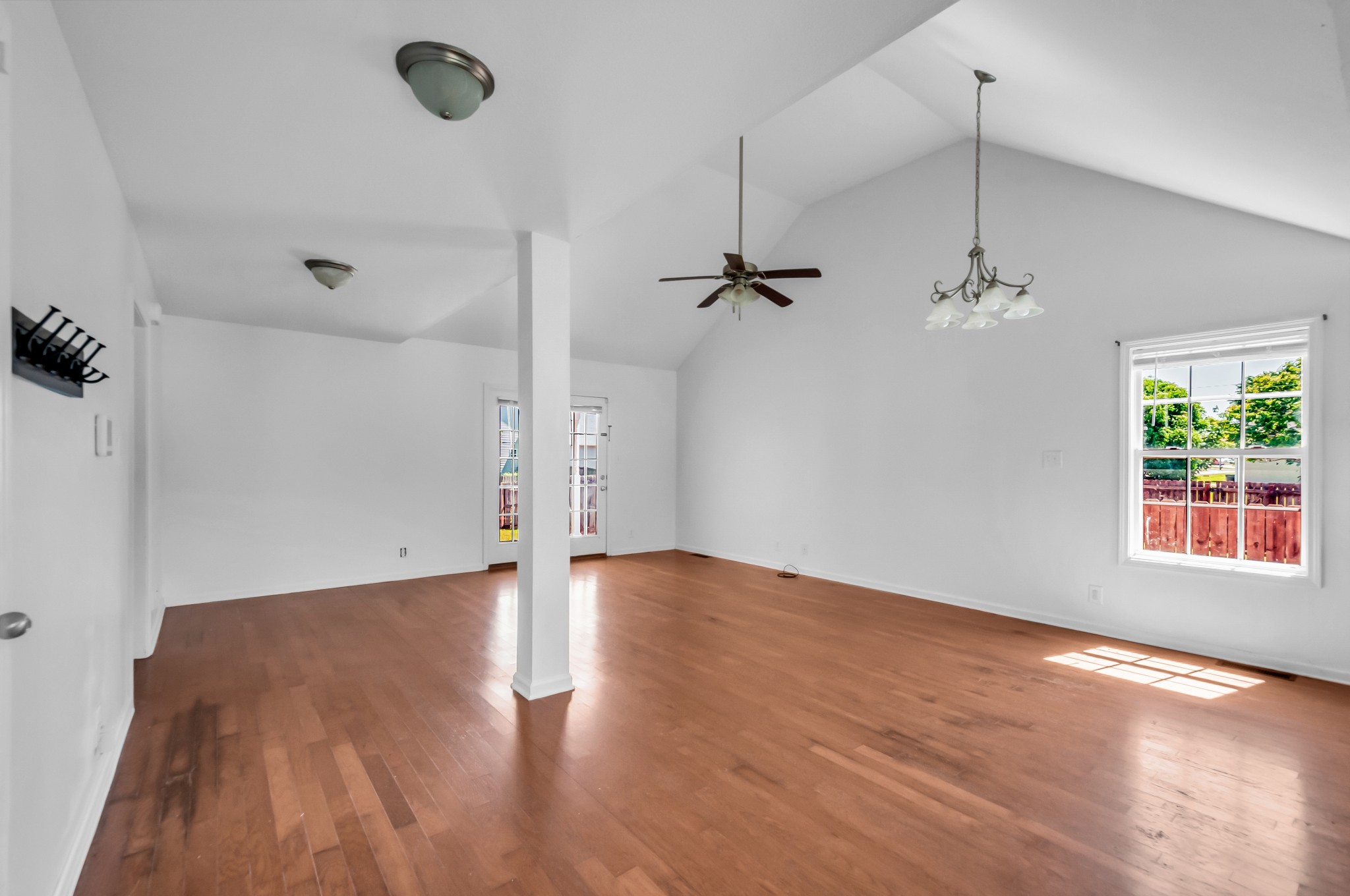609 S Cavalcade Cir