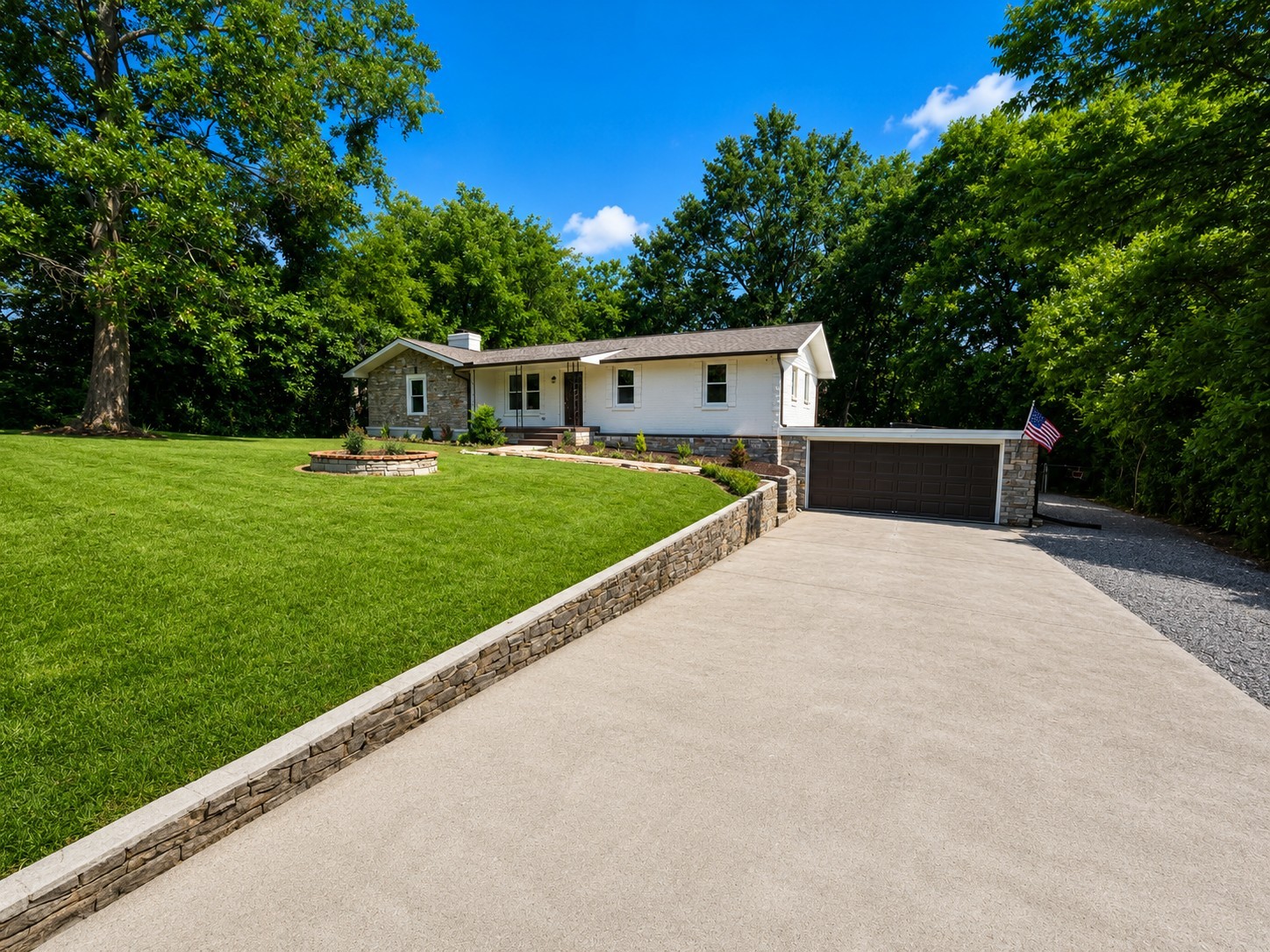 108 Hickory Hills Dr