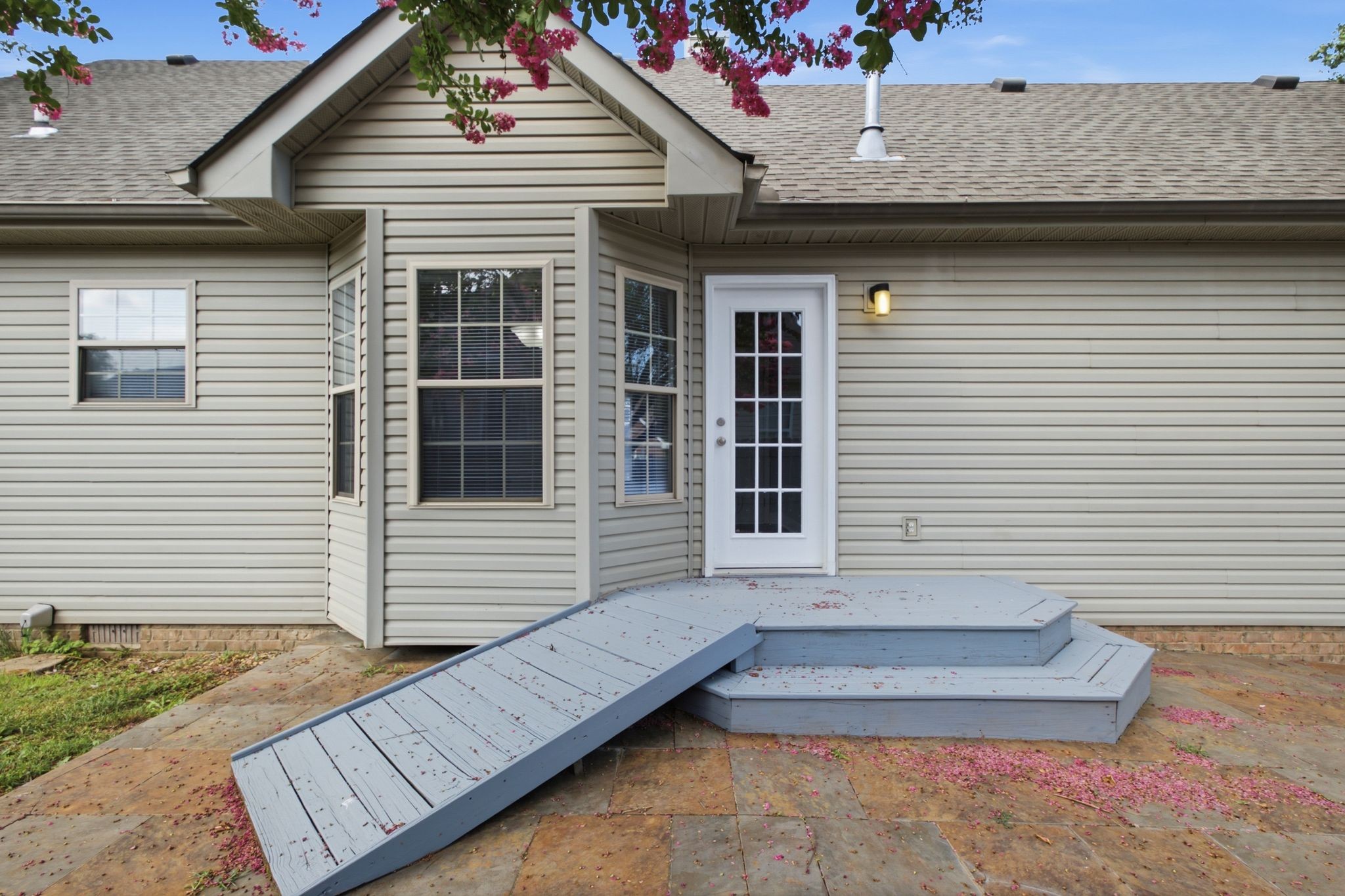 109 Homestead Pl