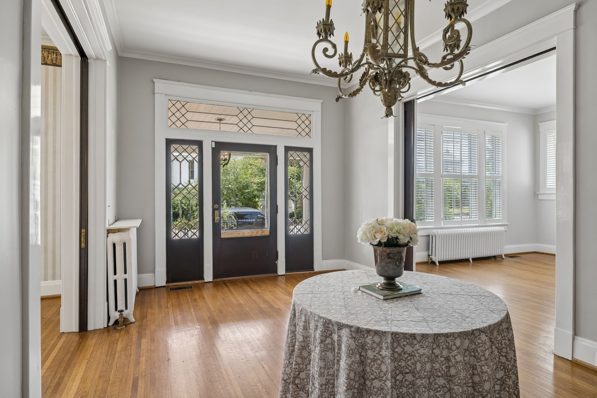 310 W 6th St
