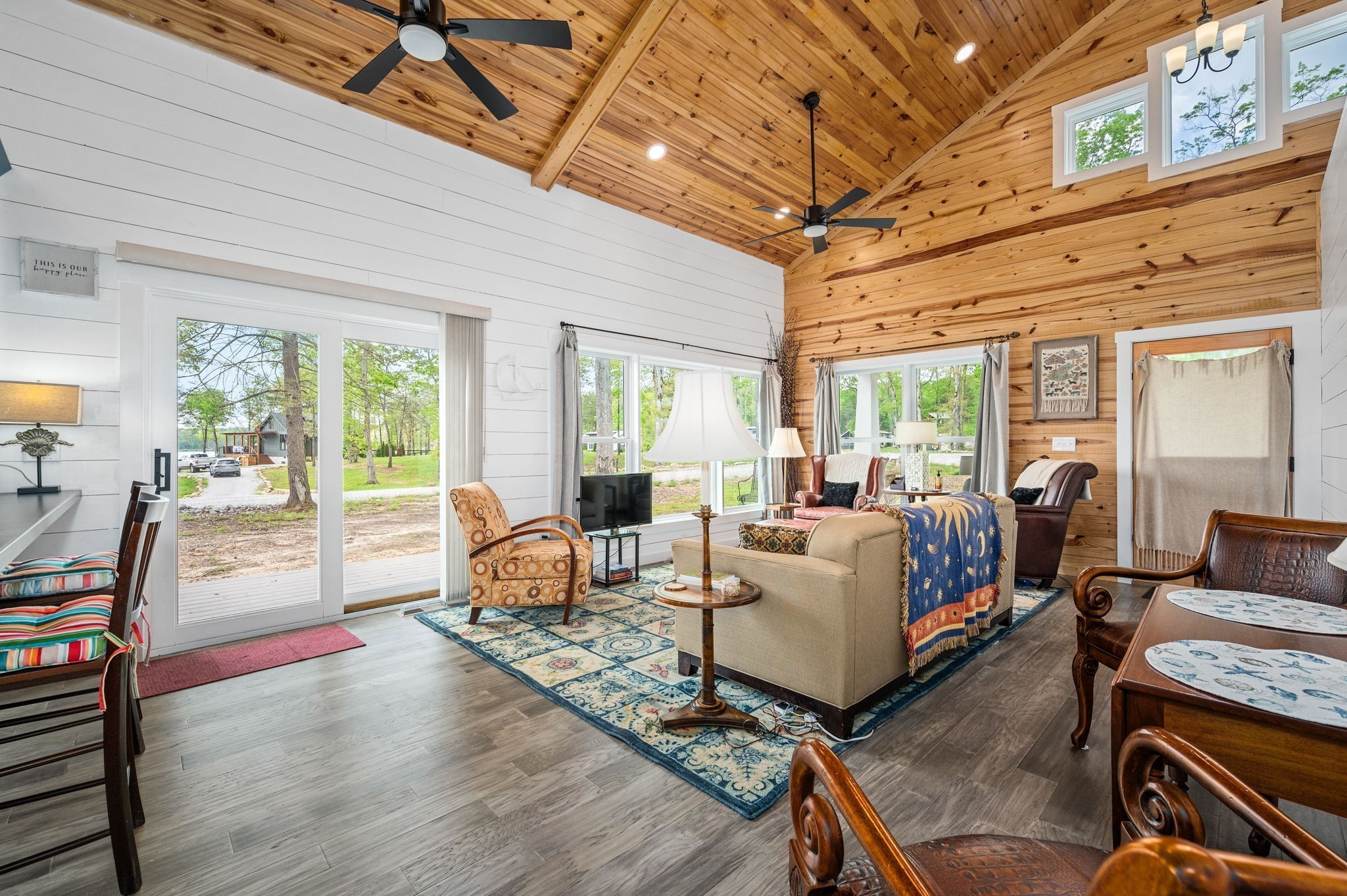 61 Sunset Ct