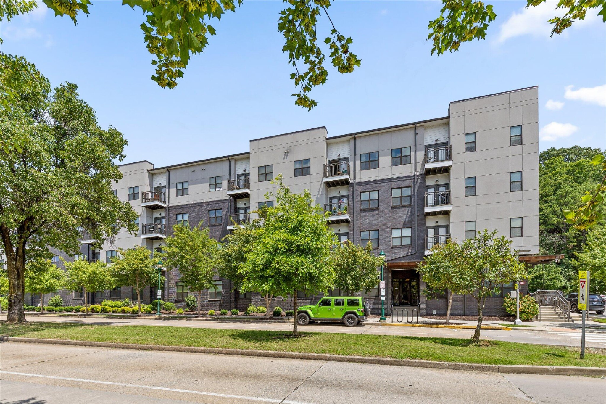 782 Riverfront Parkway