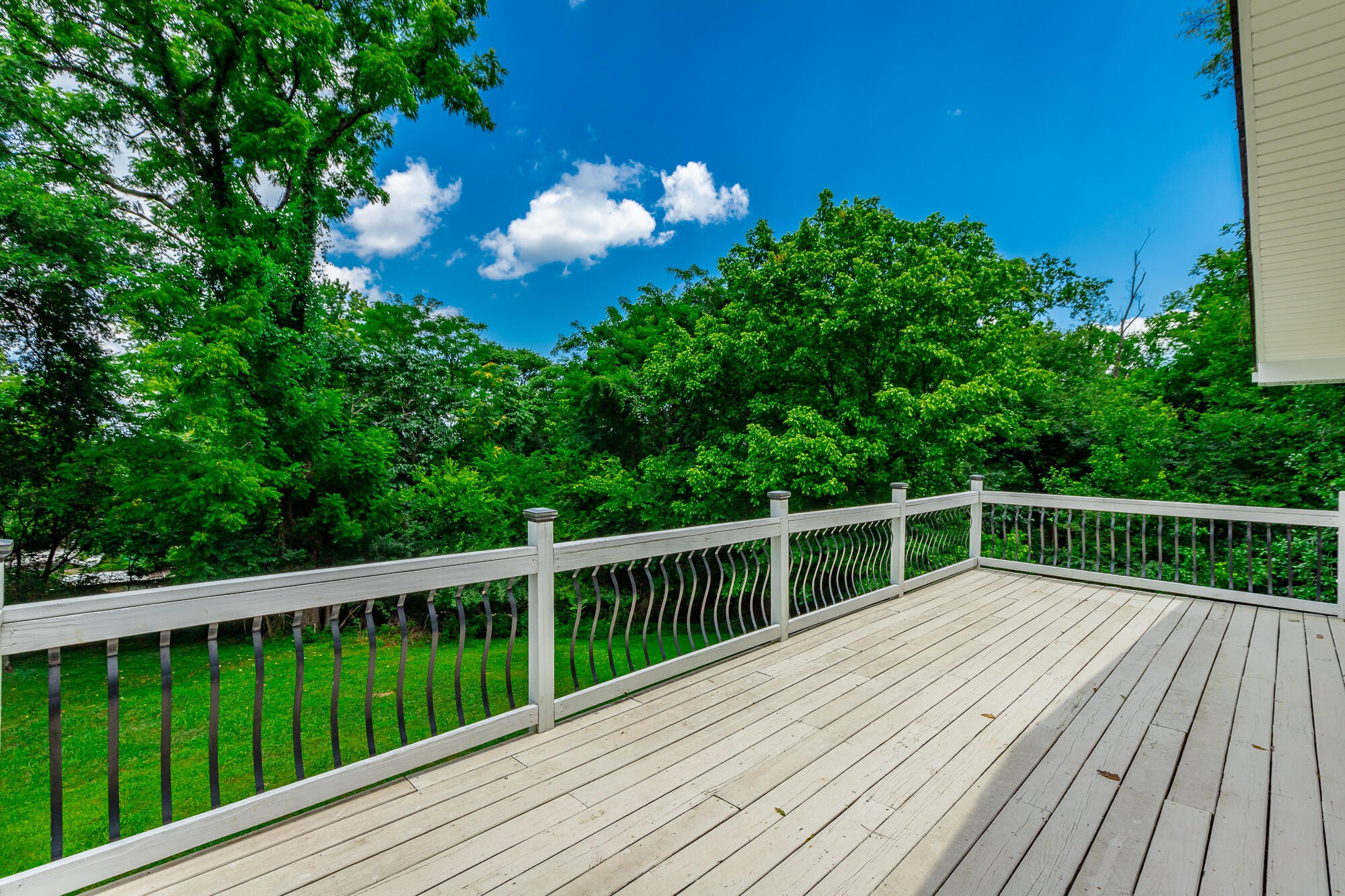6582 Fairview Road