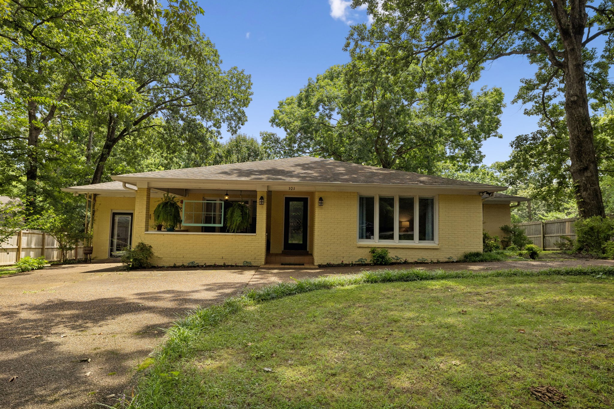 101 W Hills Terrace