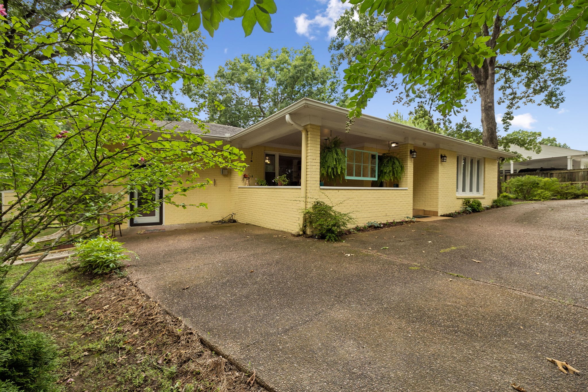 101 W Hills Terrace