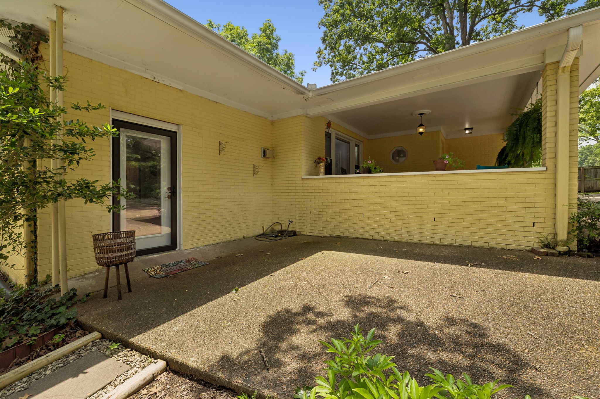 101 W Hills Terrace