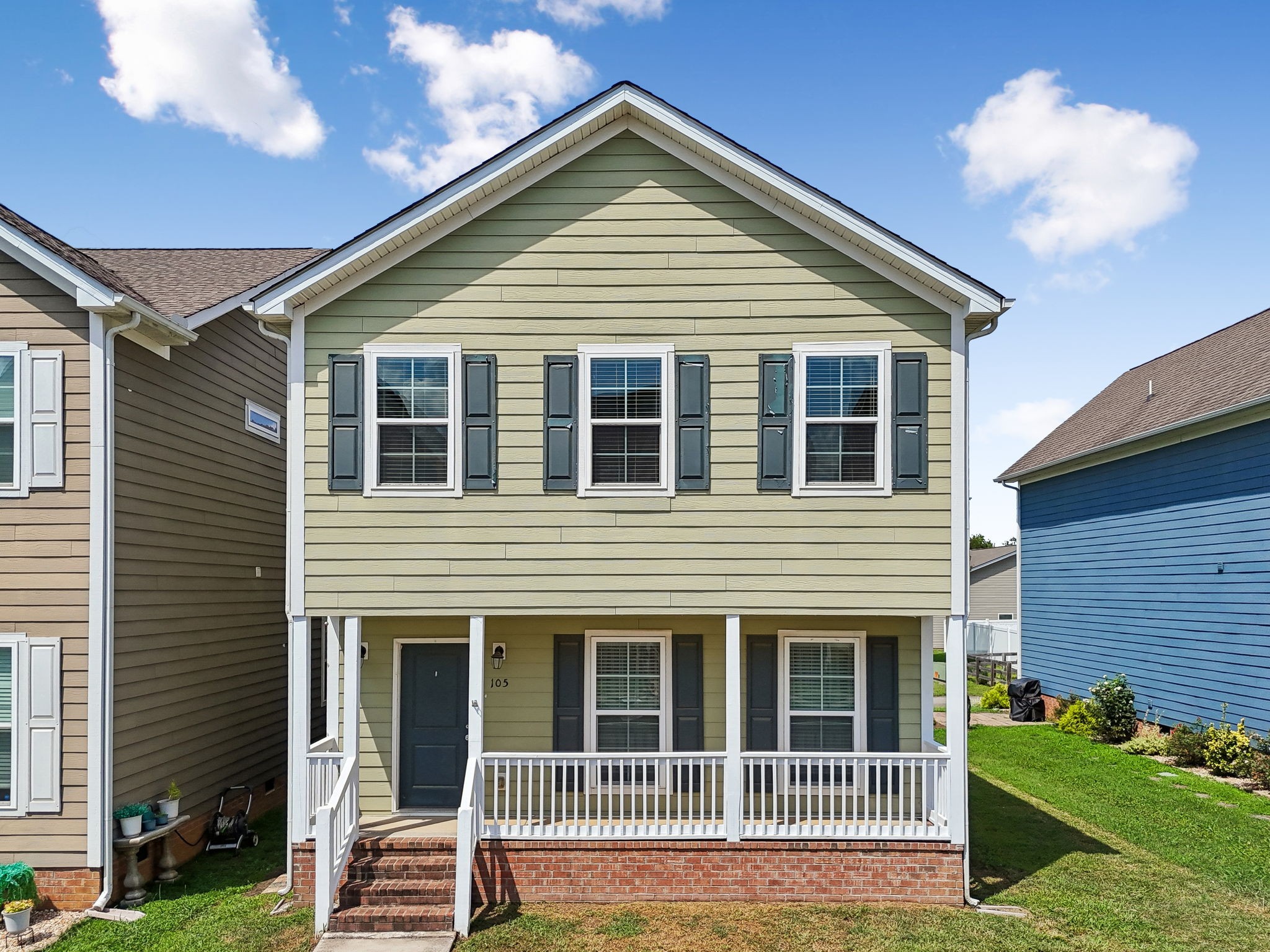 105 St Charles Pl