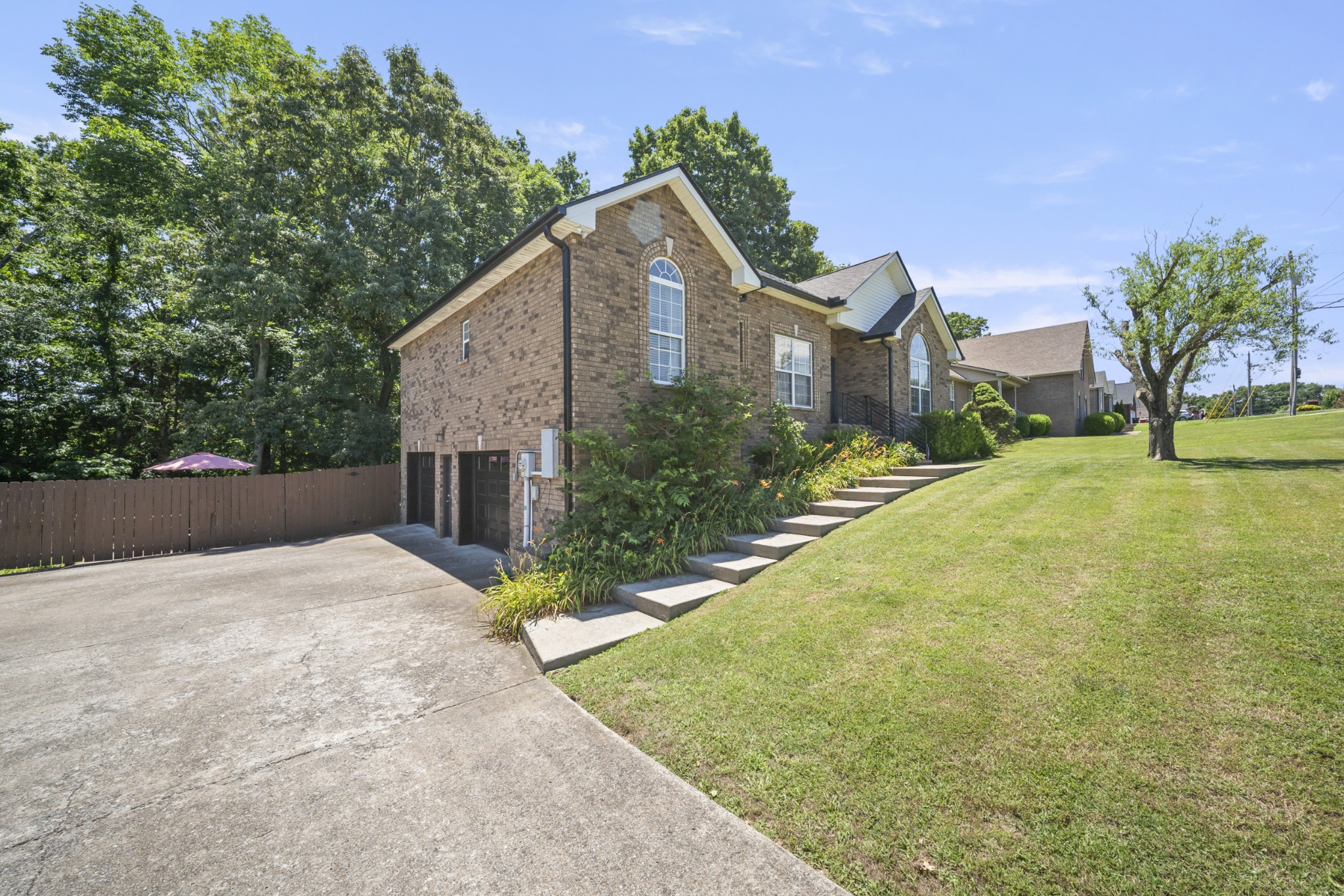 4092 Summit Dr