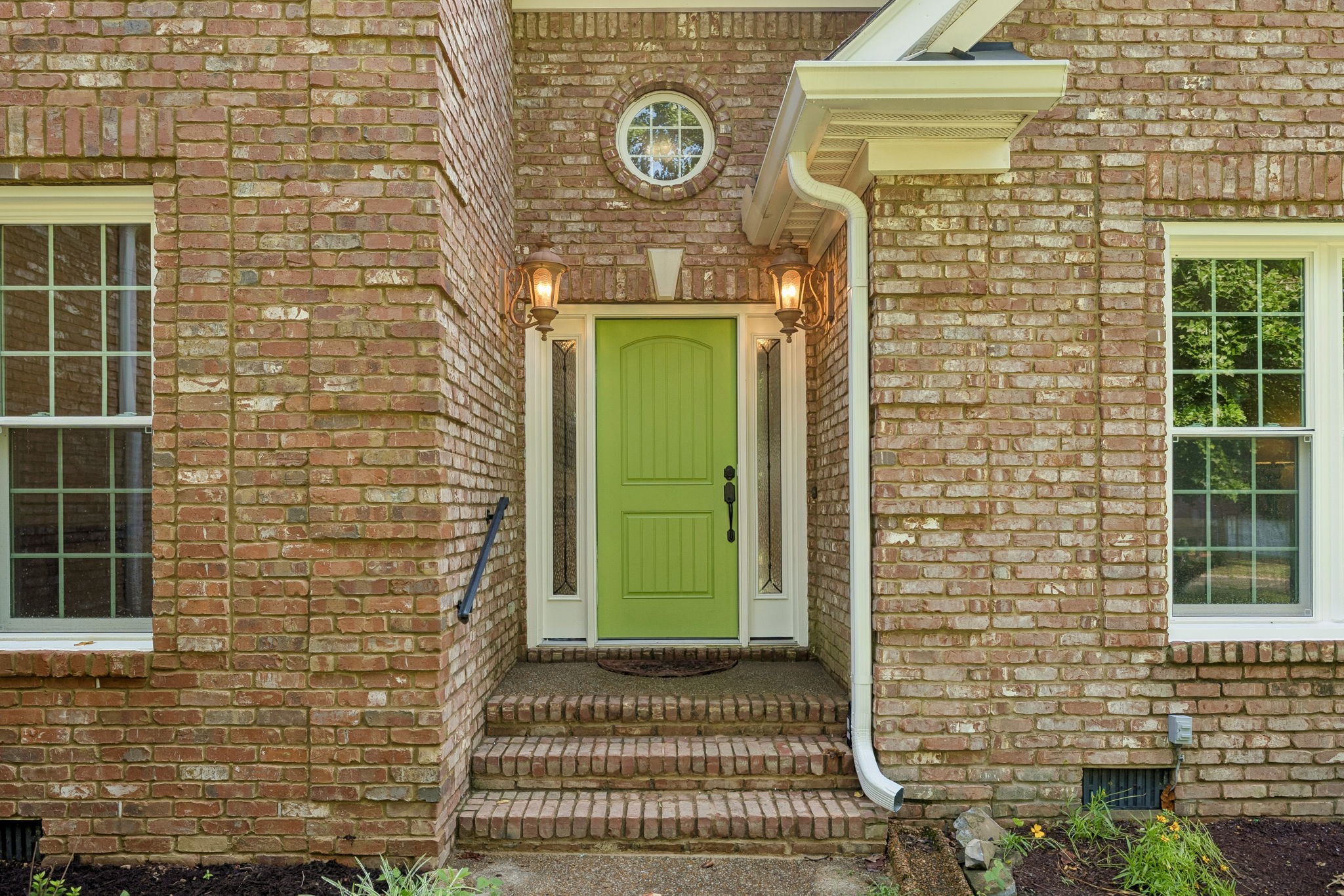 3016 Harrah Dr