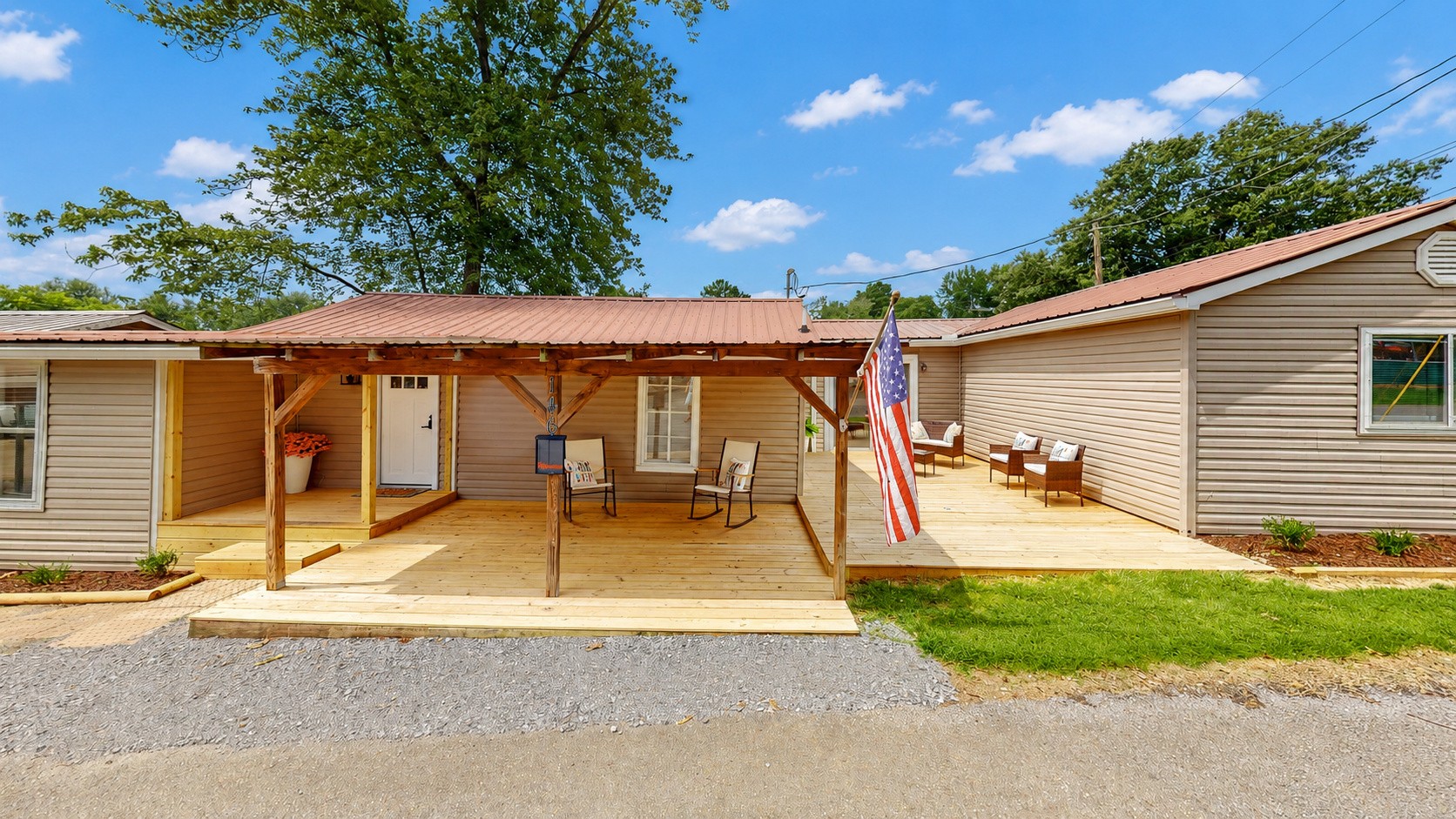 146 Lakeshore Dr
