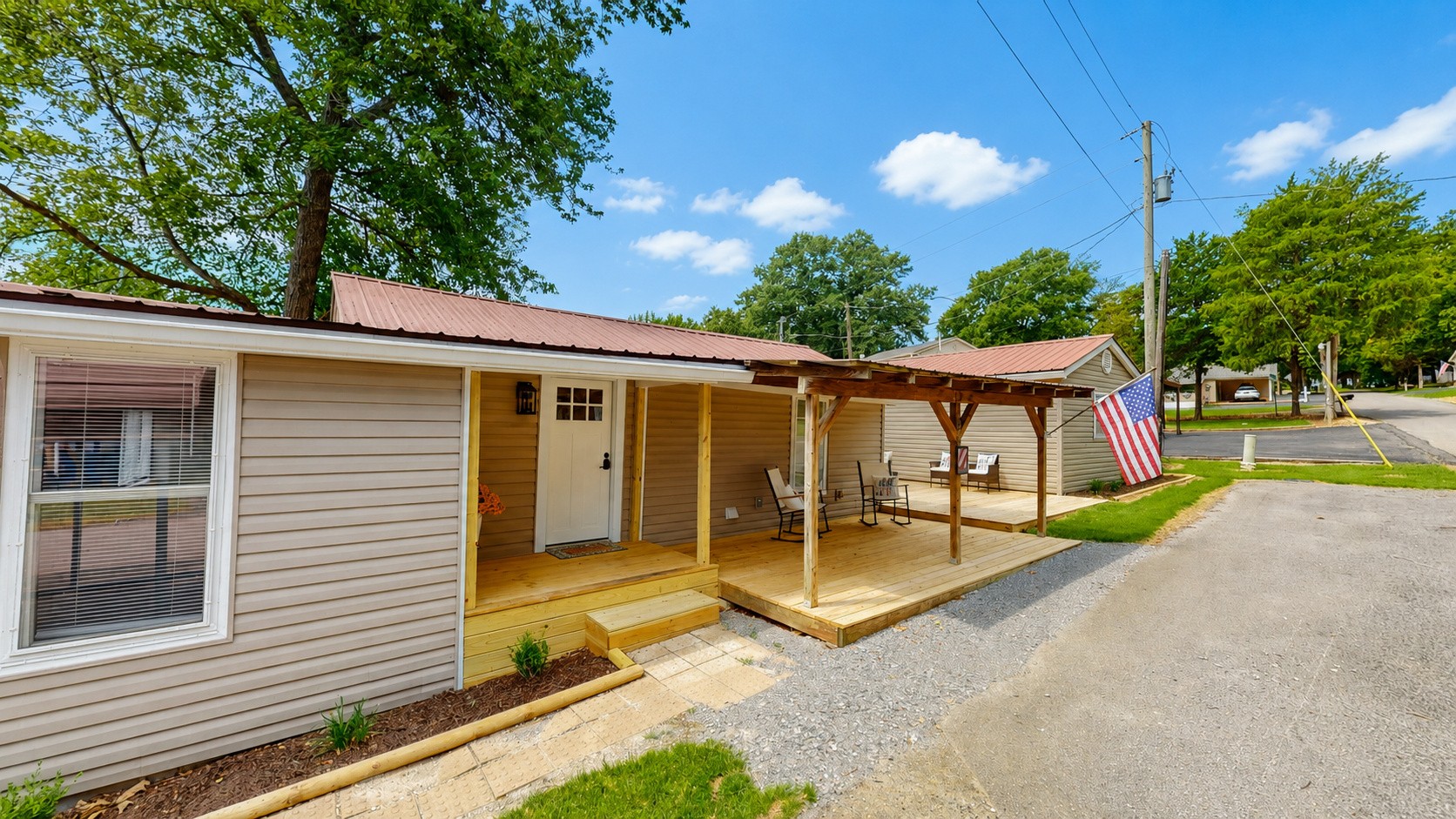 146 Lakeshore Dr