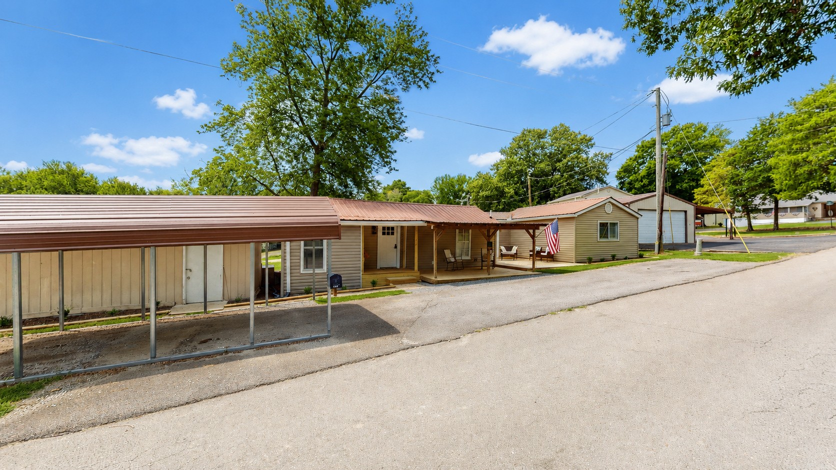146 Lakeshore Dr