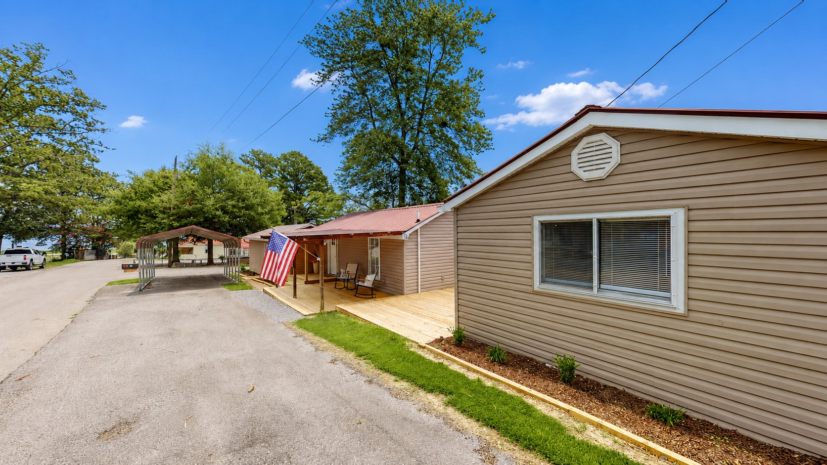 146 Lakeshore Dr