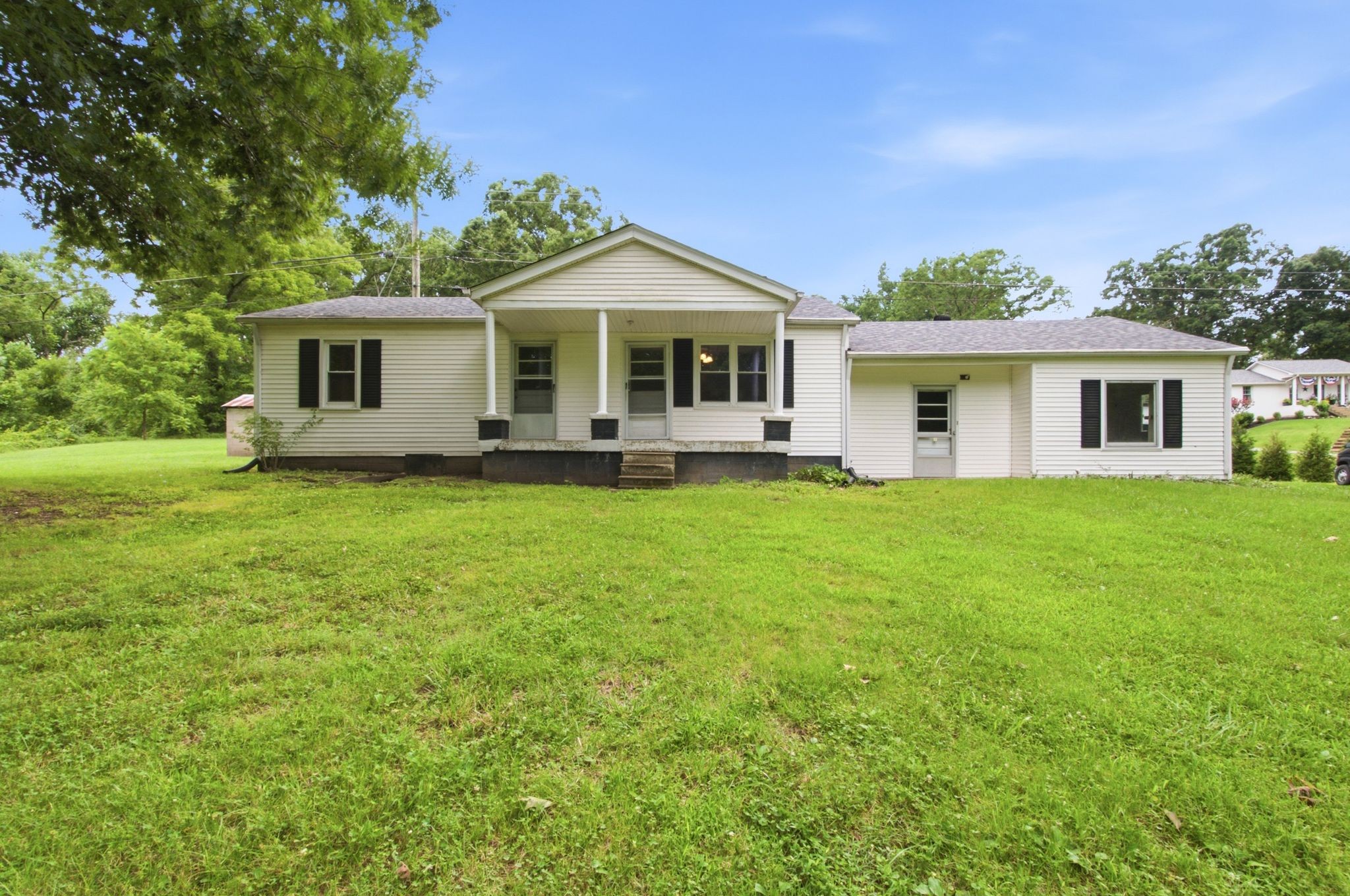 3005 Fairview Blvd