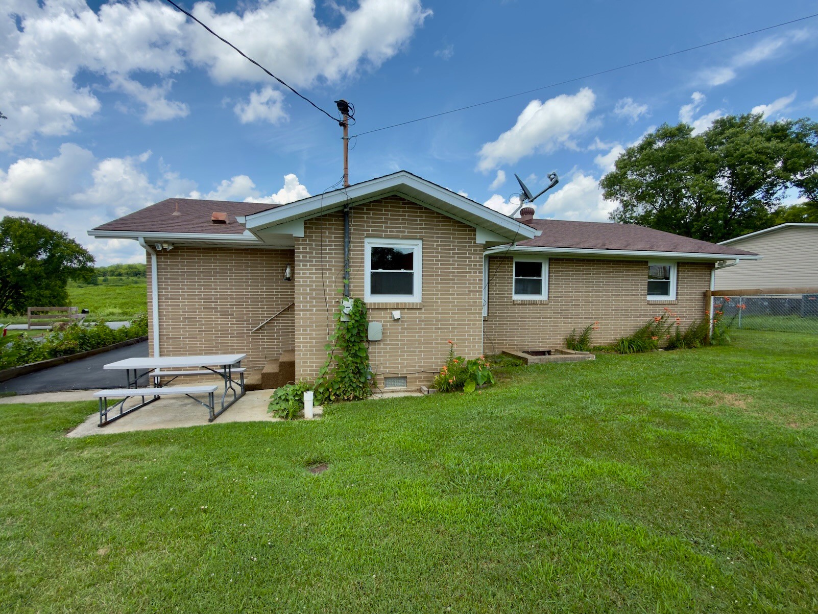 925 Old McMinnville Rd