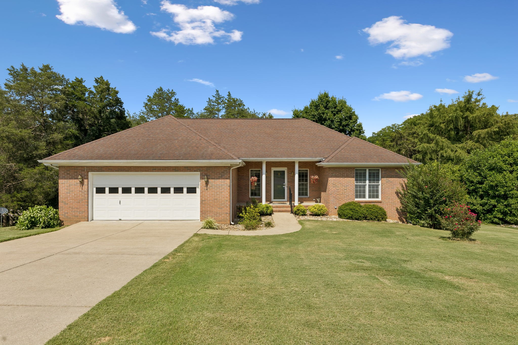 909 Greenview Dr
