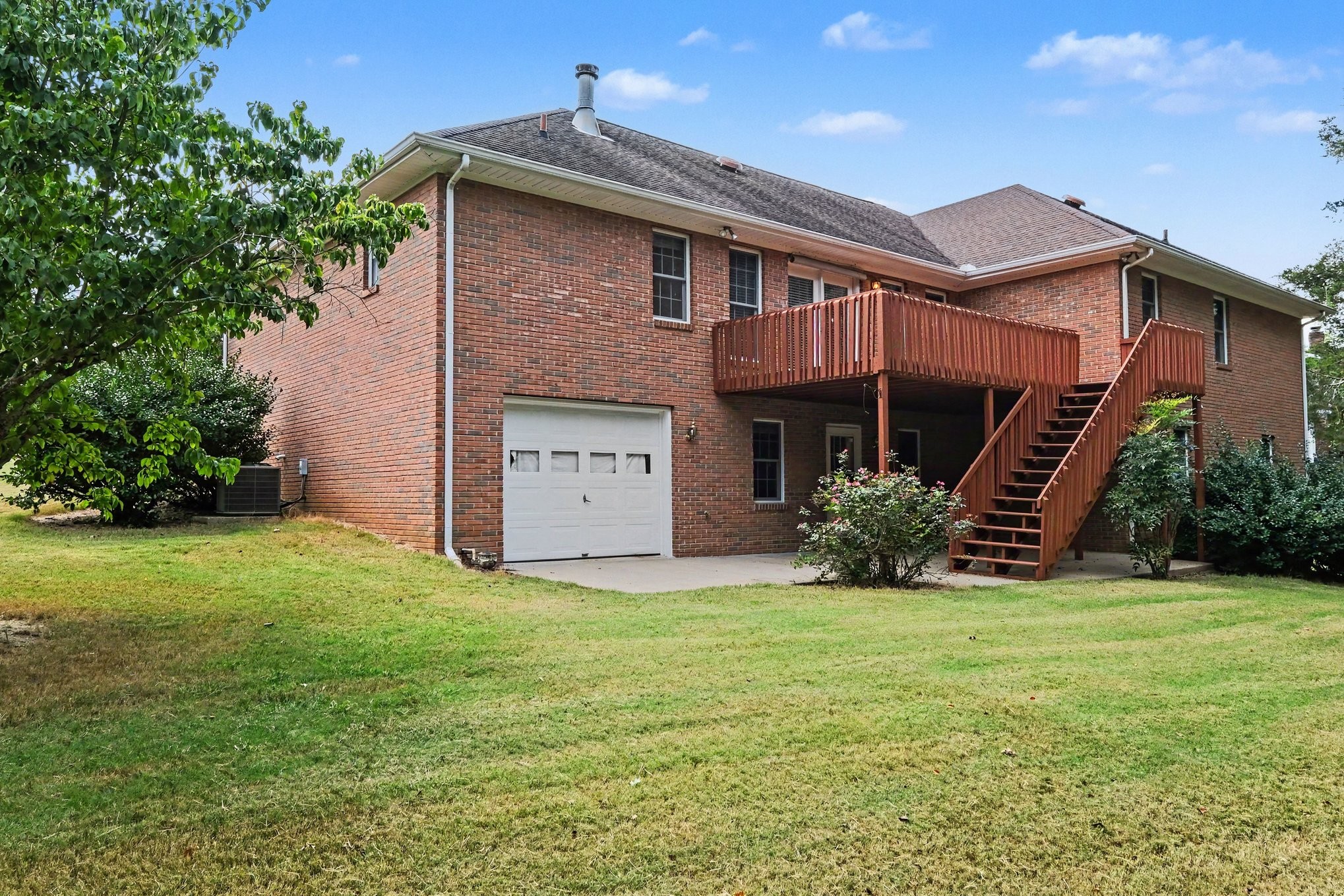 909 Greenview Dr