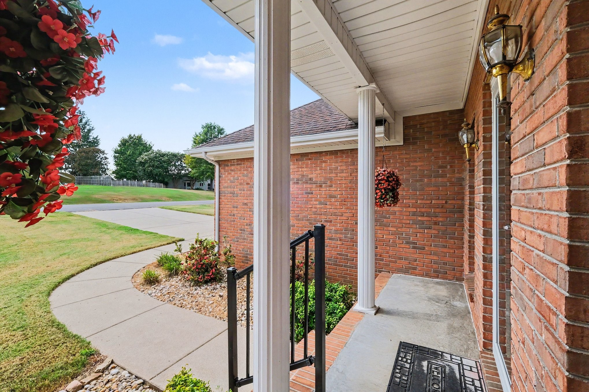 909 Greenview Dr