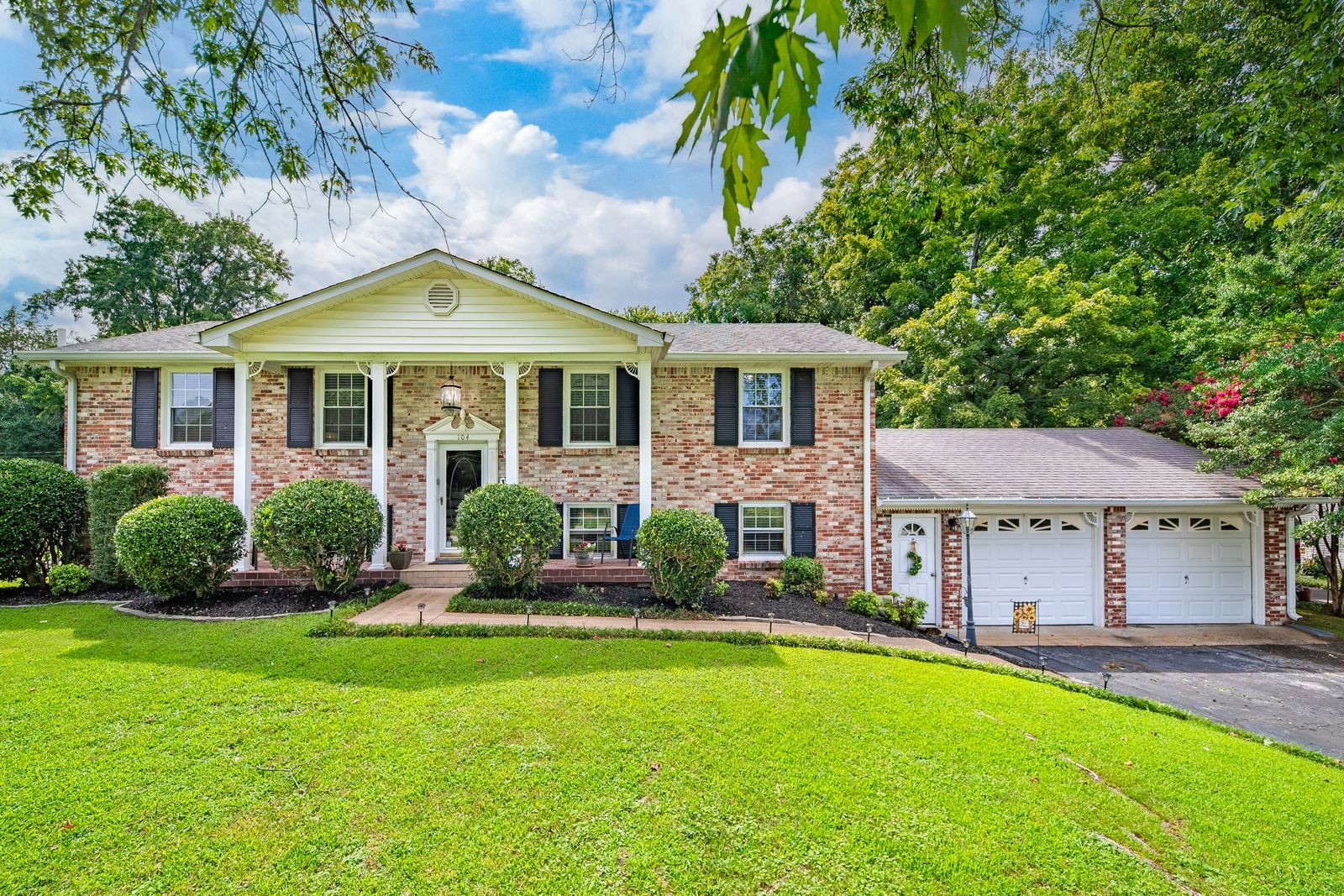 104 Hemingway Dr