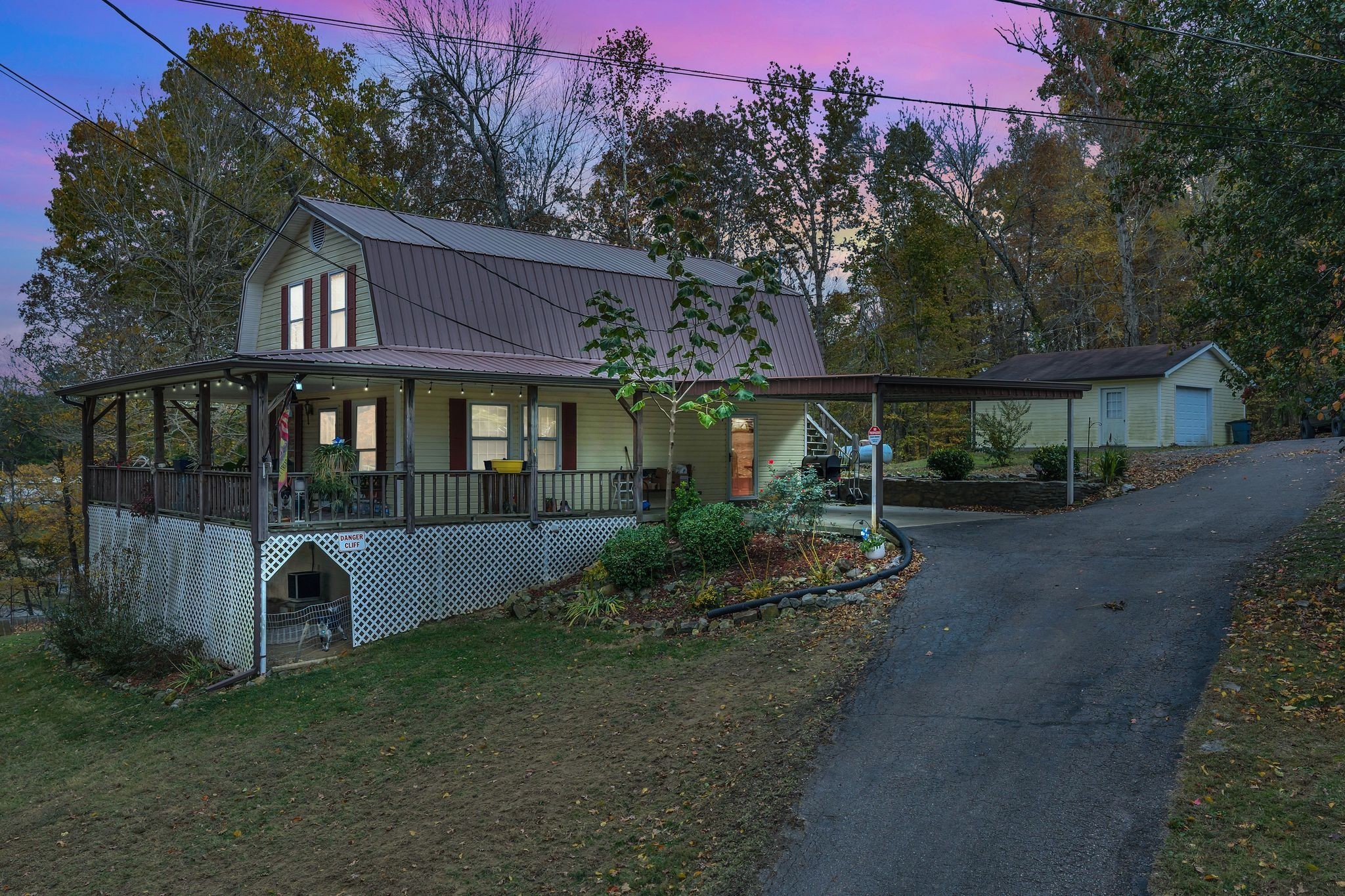 85 Lakeview Ln