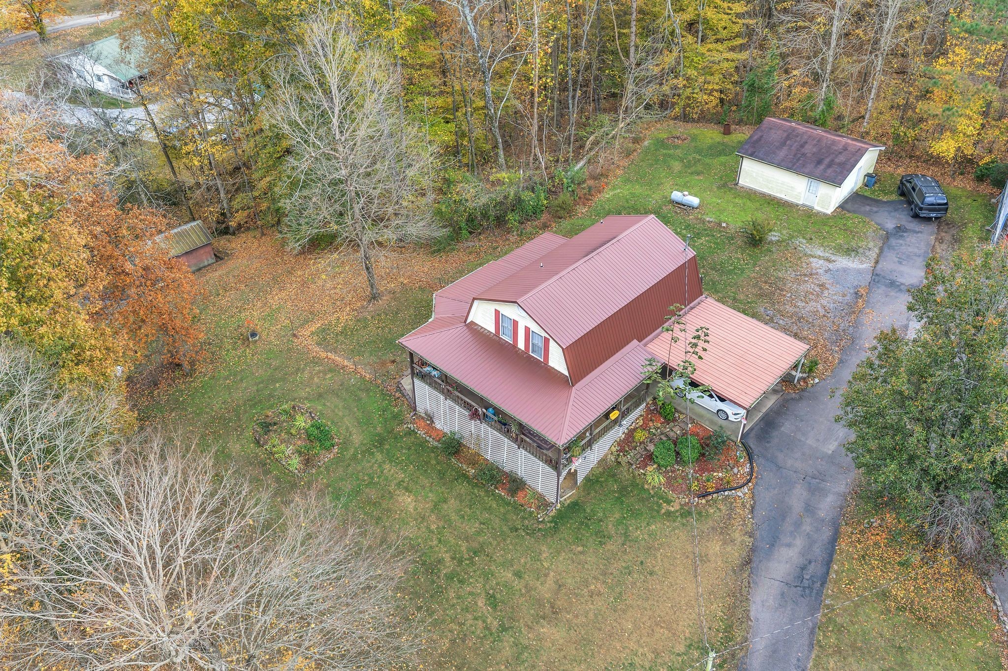 85 Lakeview Ln