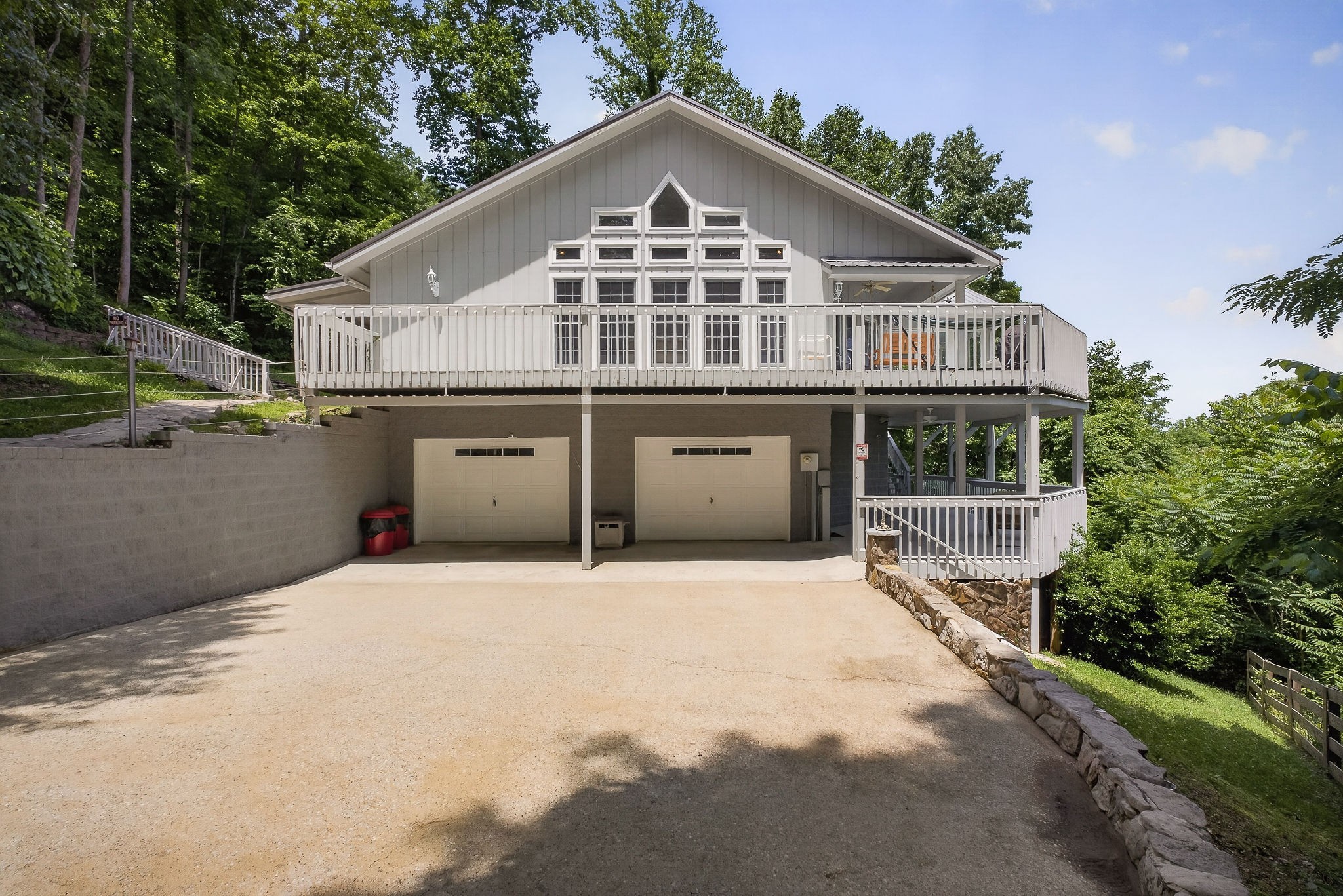 1038 Lakeside Dr