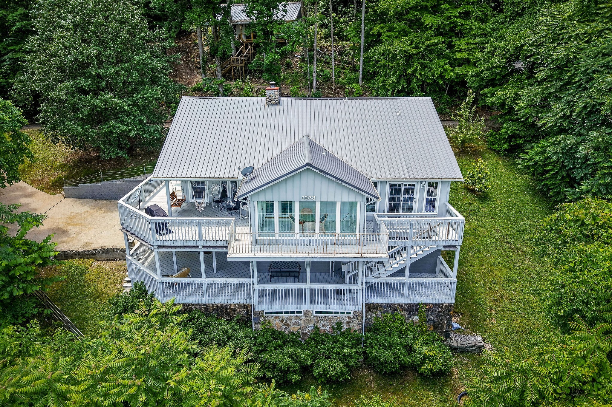 1038 Lakeside Dr